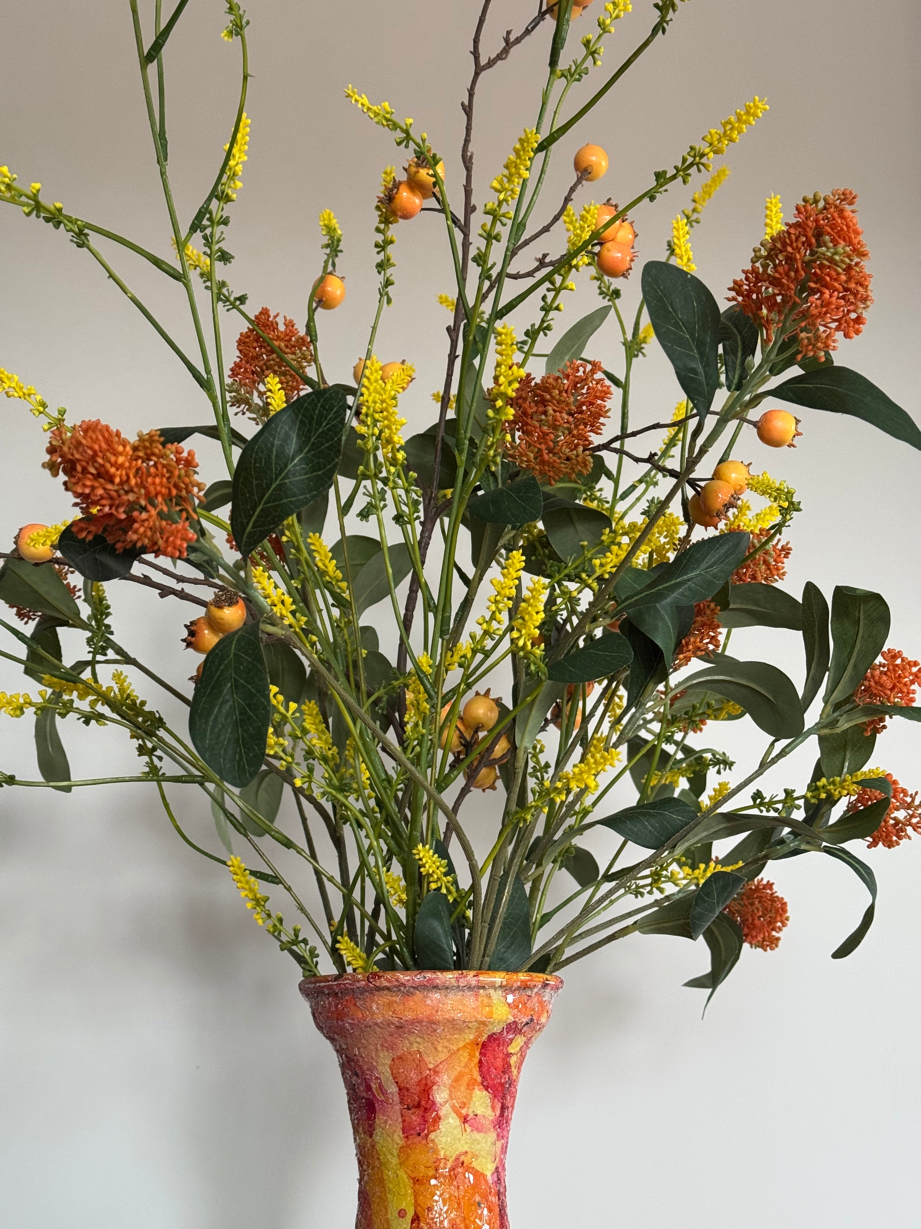 Accentkleur sunrise kunstbloemen vaas kussens close up kunstbloemen