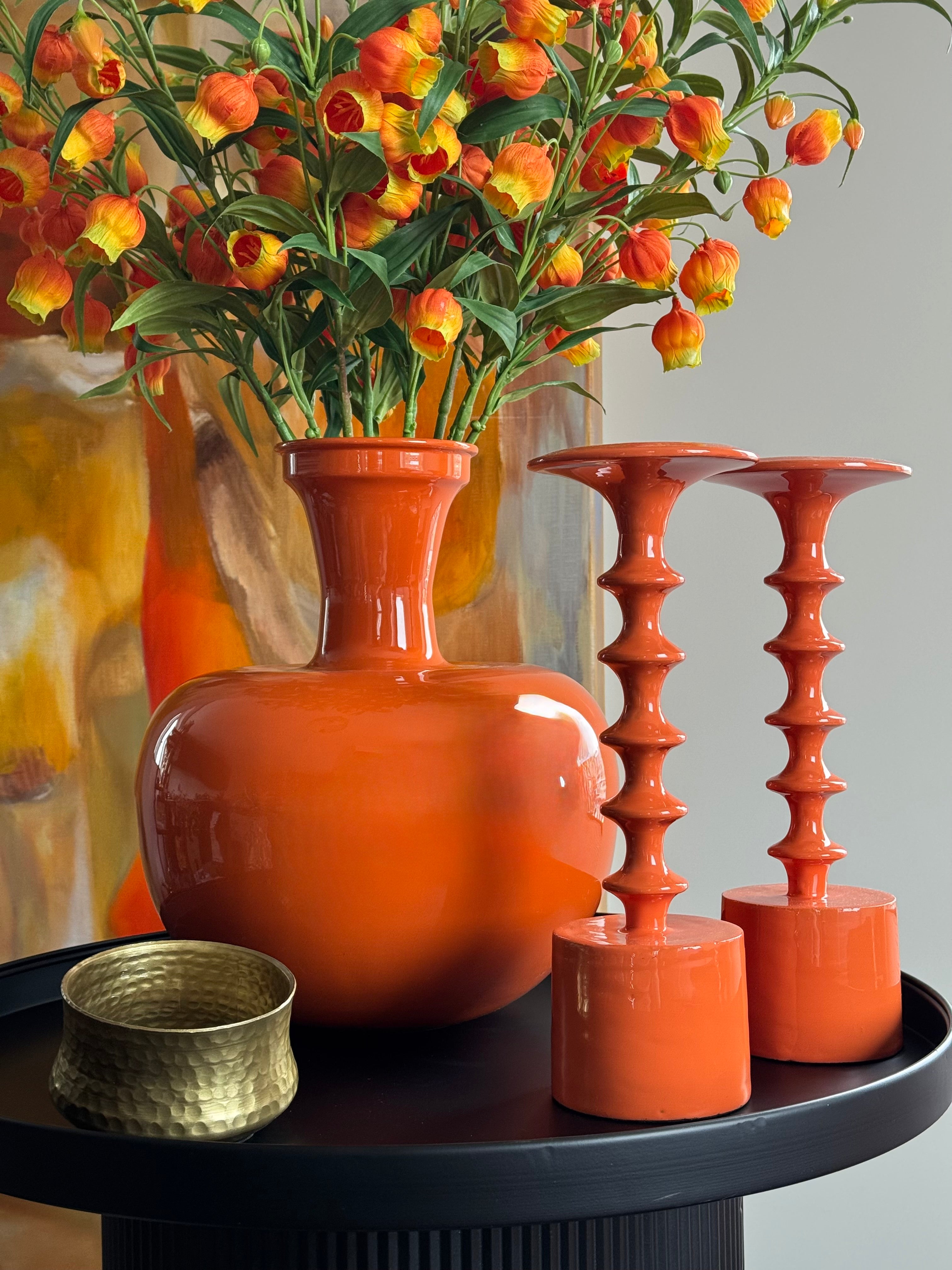 complete tafel accessoire set in oranje met kunstboeket sandersonia 2