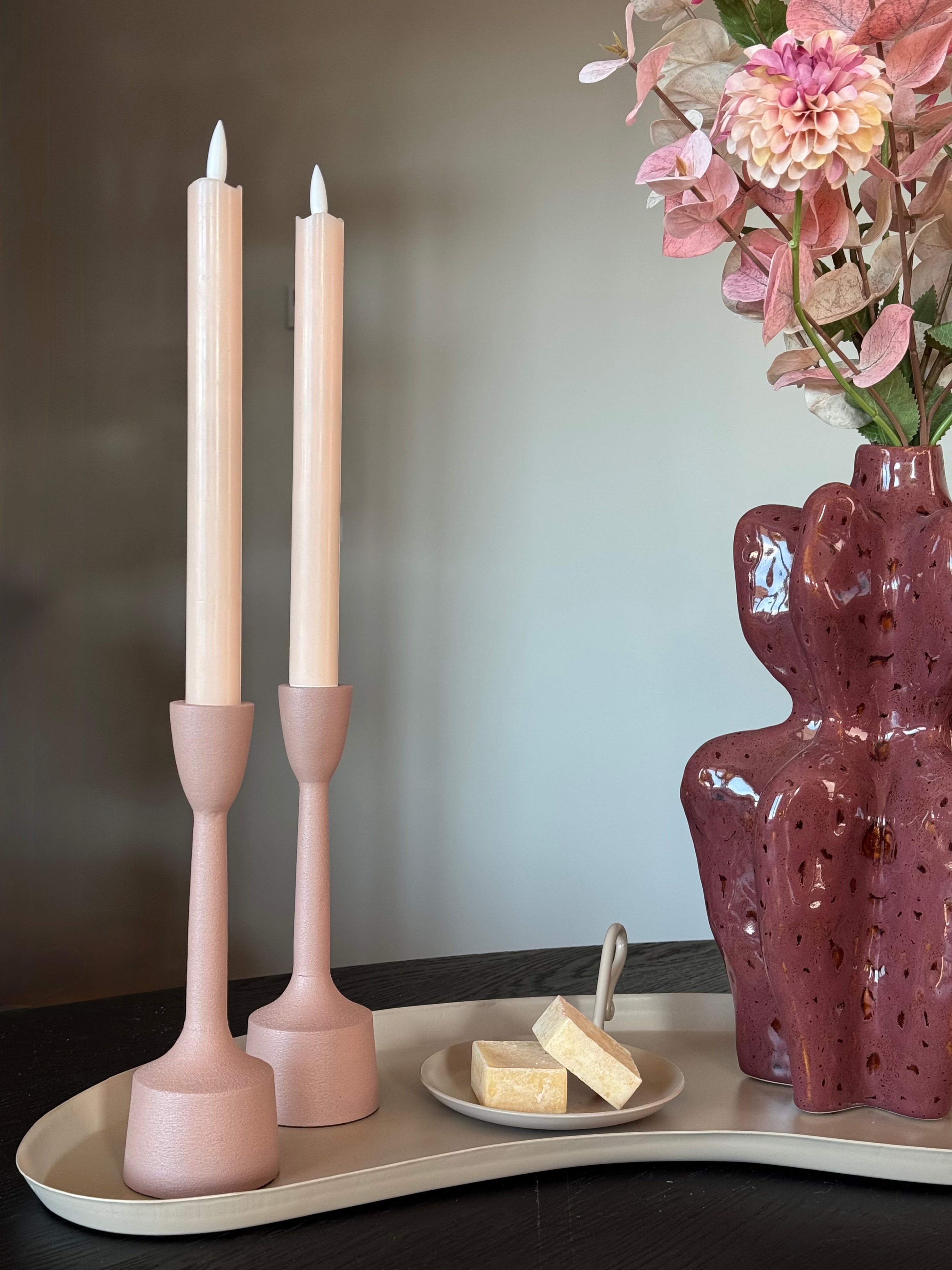 Led kaarsen oudroze en creme tafeldecoratieset met een organisch dienblad