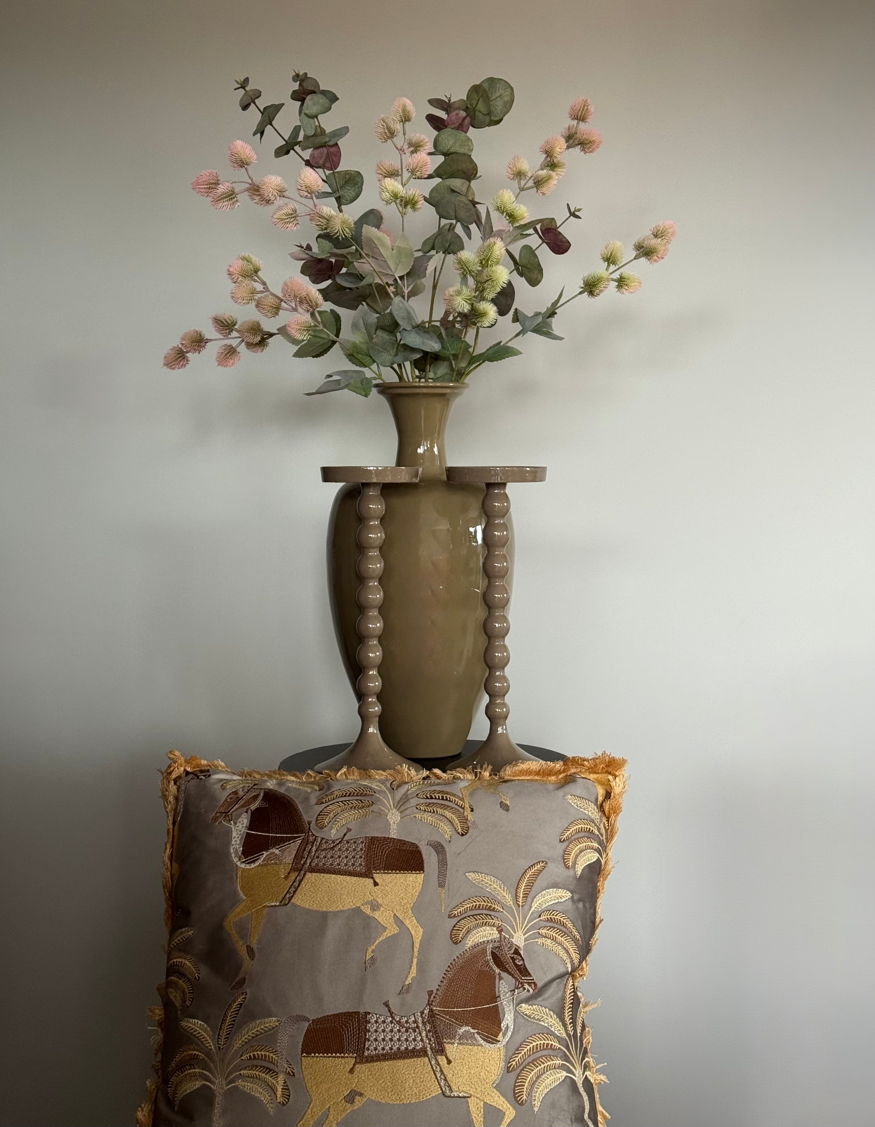 hotel chique interieur tafel decoratie set kaki