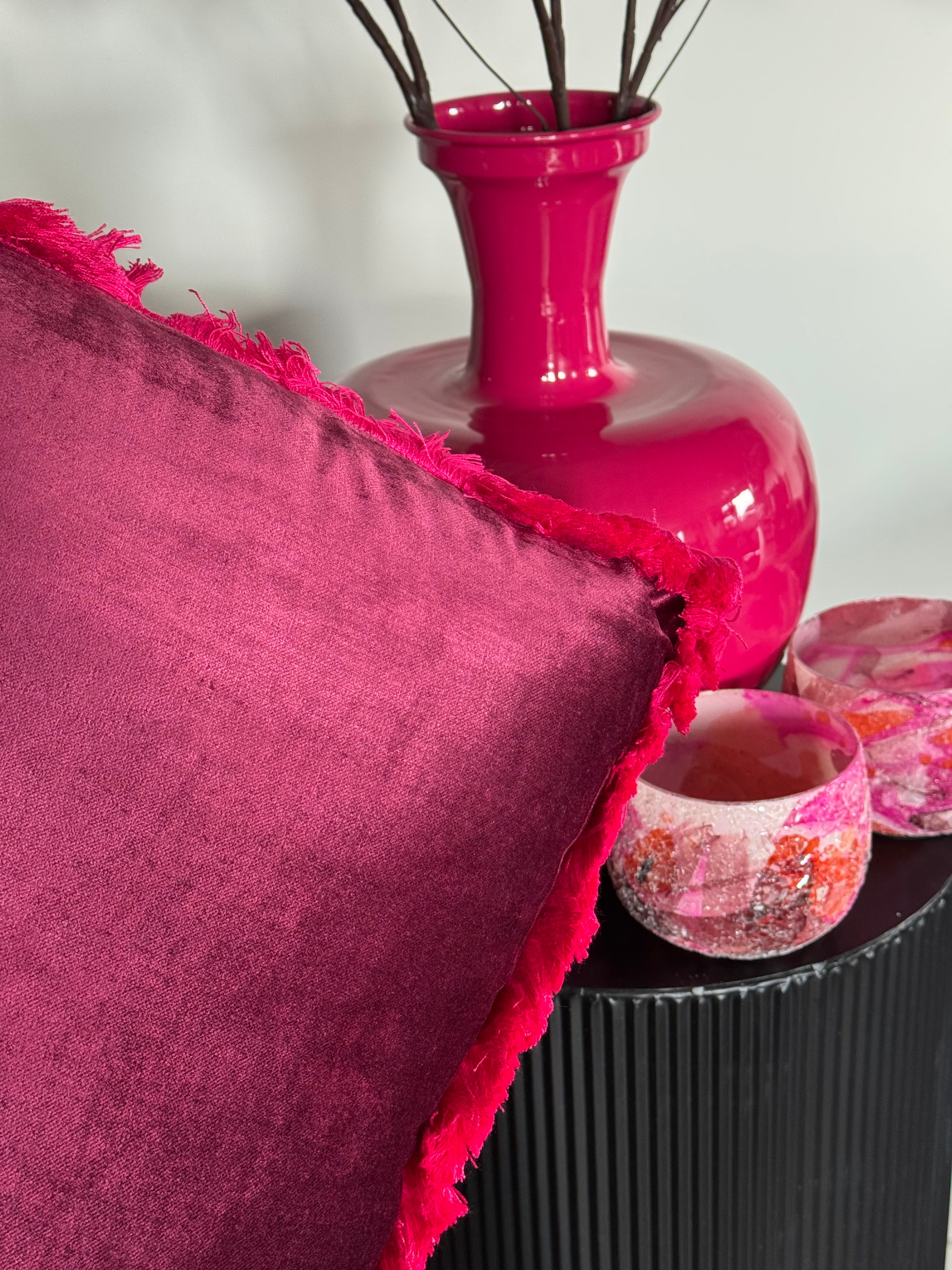 knal roze interieur decoratie set kussens, vaas, kunsttakken, bakjes