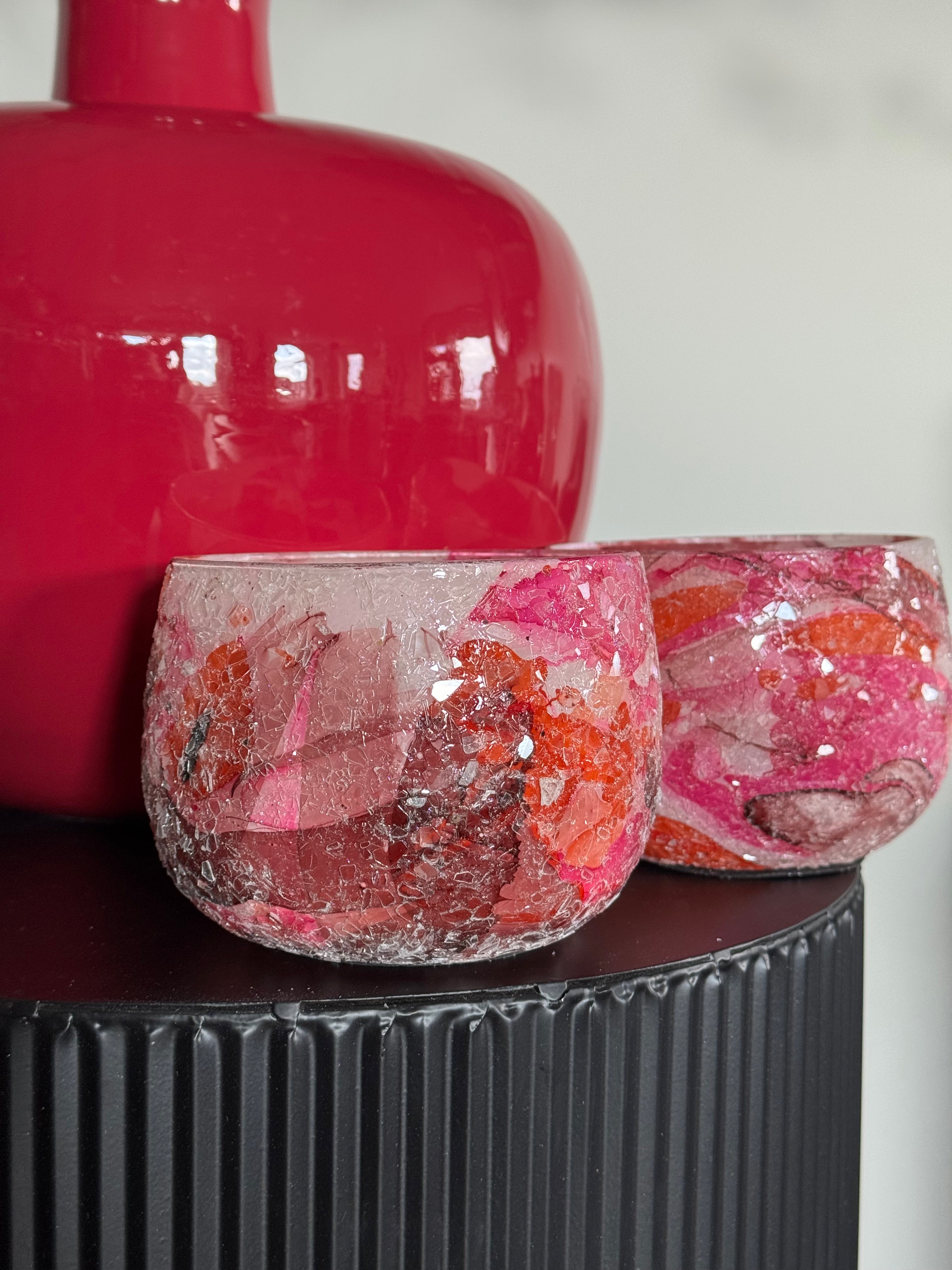 knal roze interieur decoratie set vaas en bakjes close up