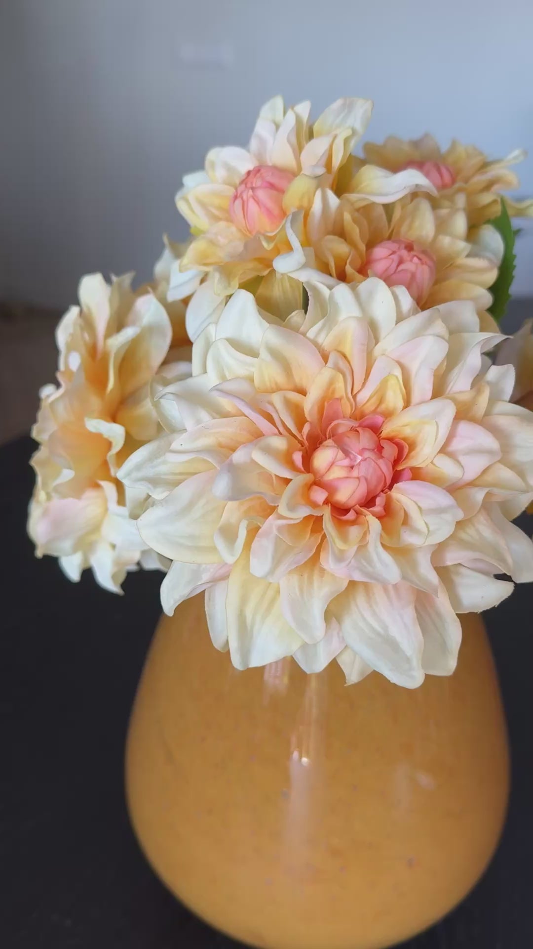 Vaas met zijden bloemen Kim