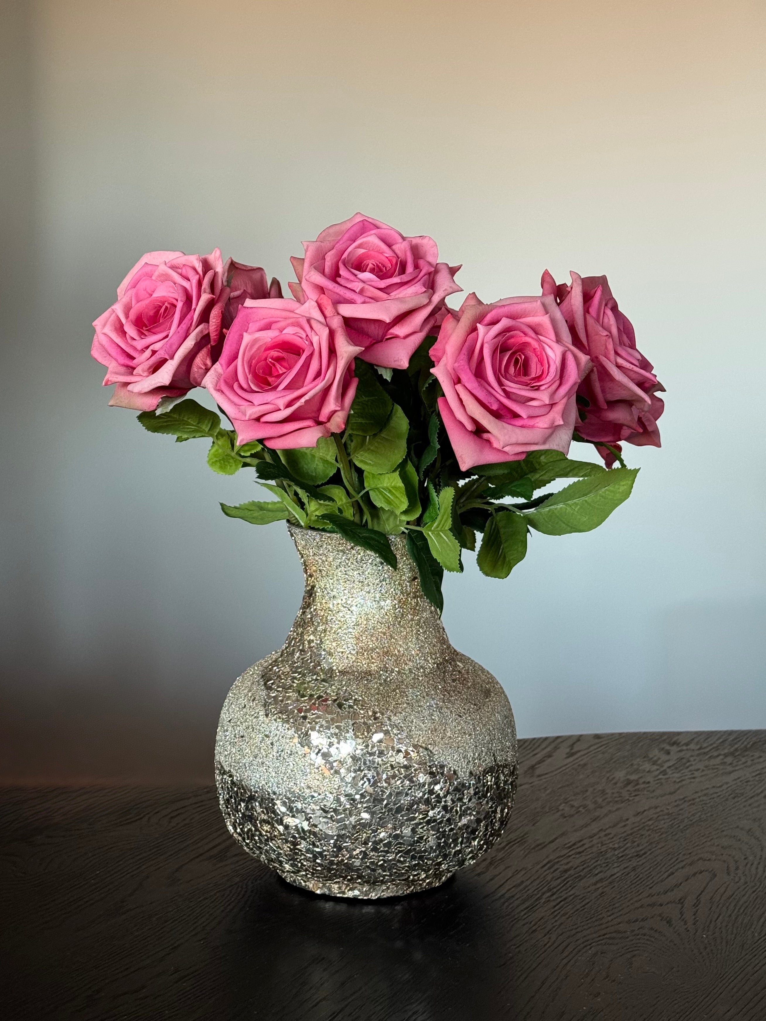 rozen real touch kunst bloemen boeket met gouden vaas