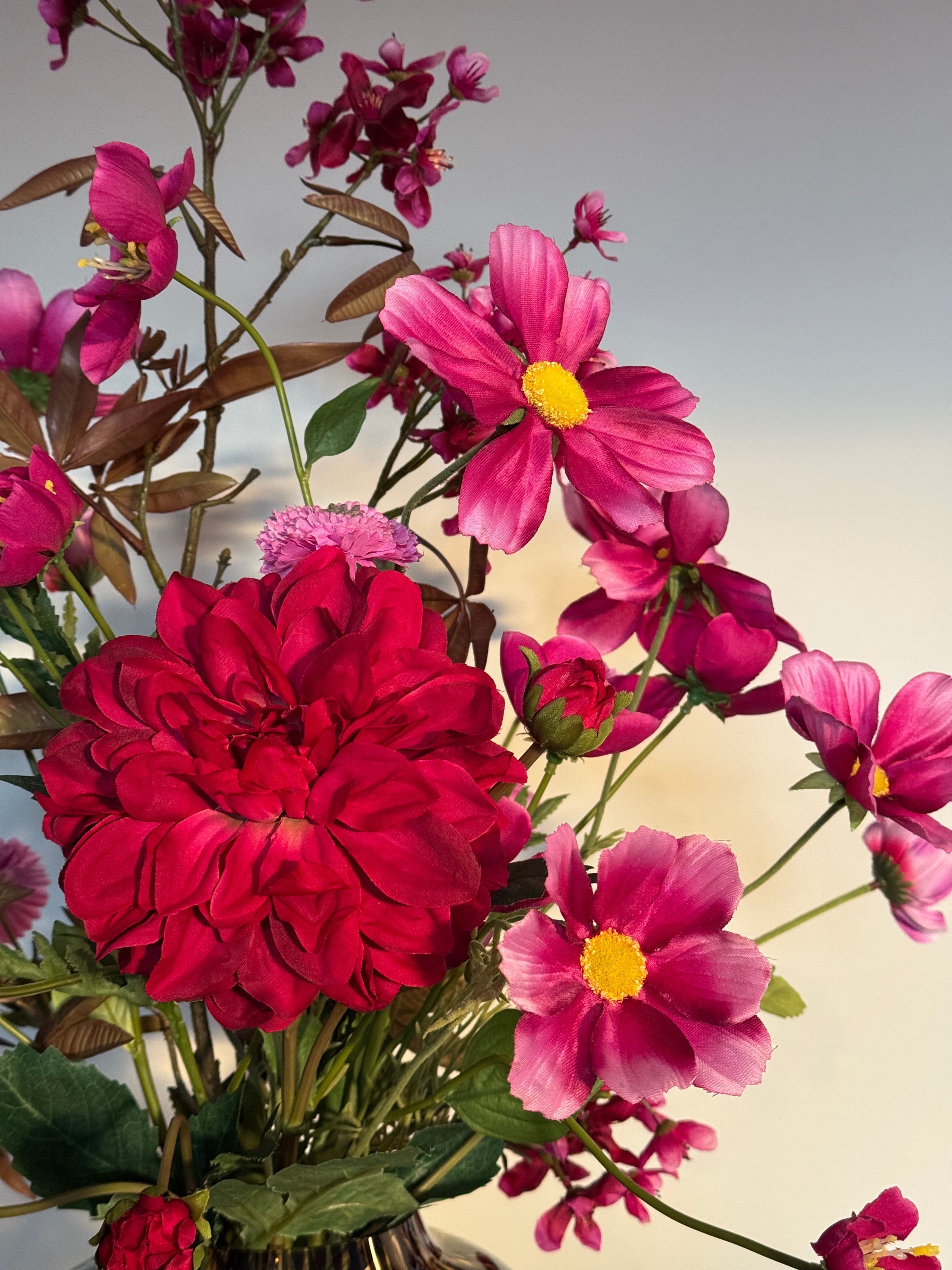 Zijden bloemen boeket, fel roze, hotel chique op=op