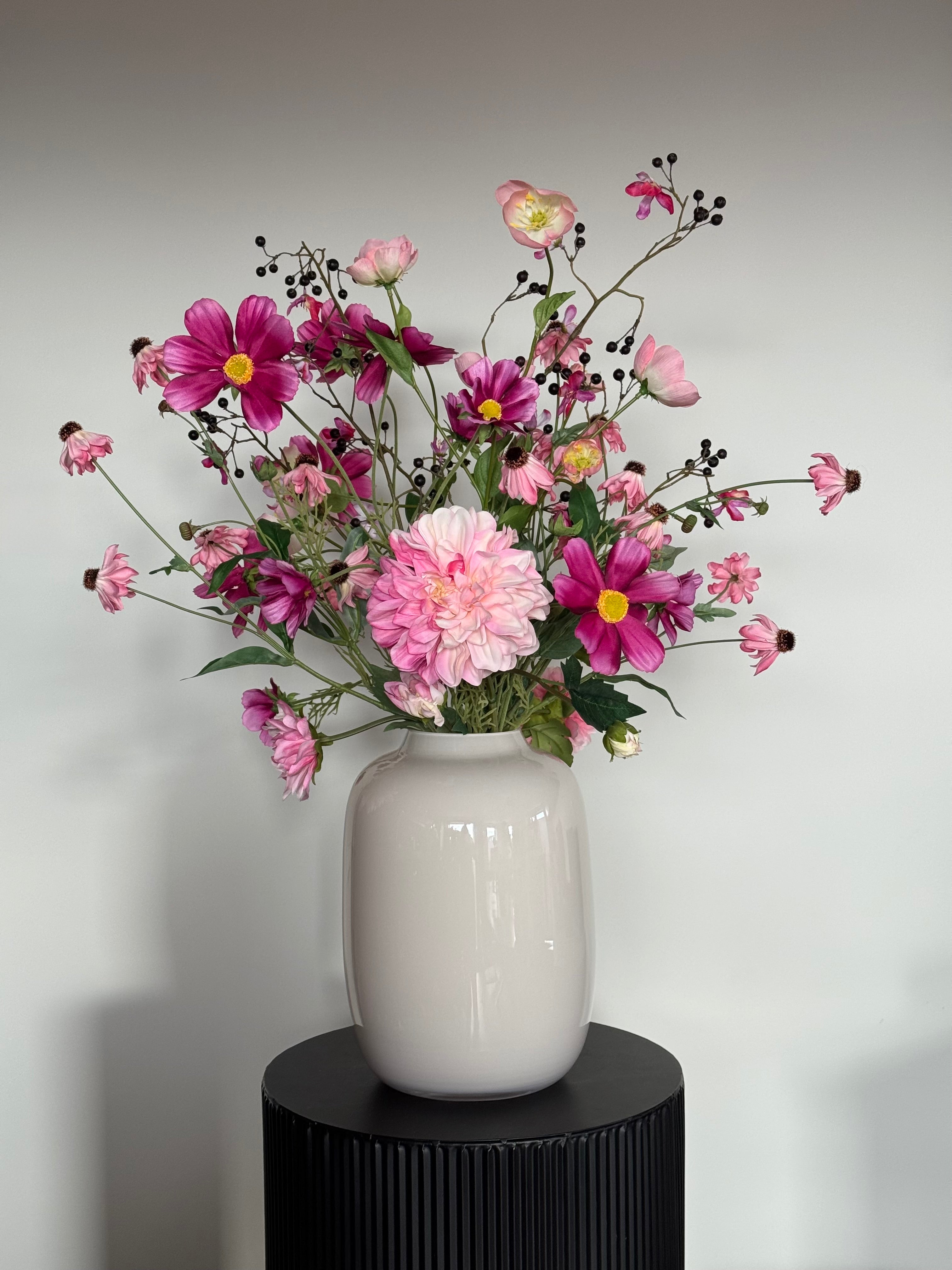 Zijden bloemen boeket, roze tinten, hotel chique, silk ka bessentakken op=op