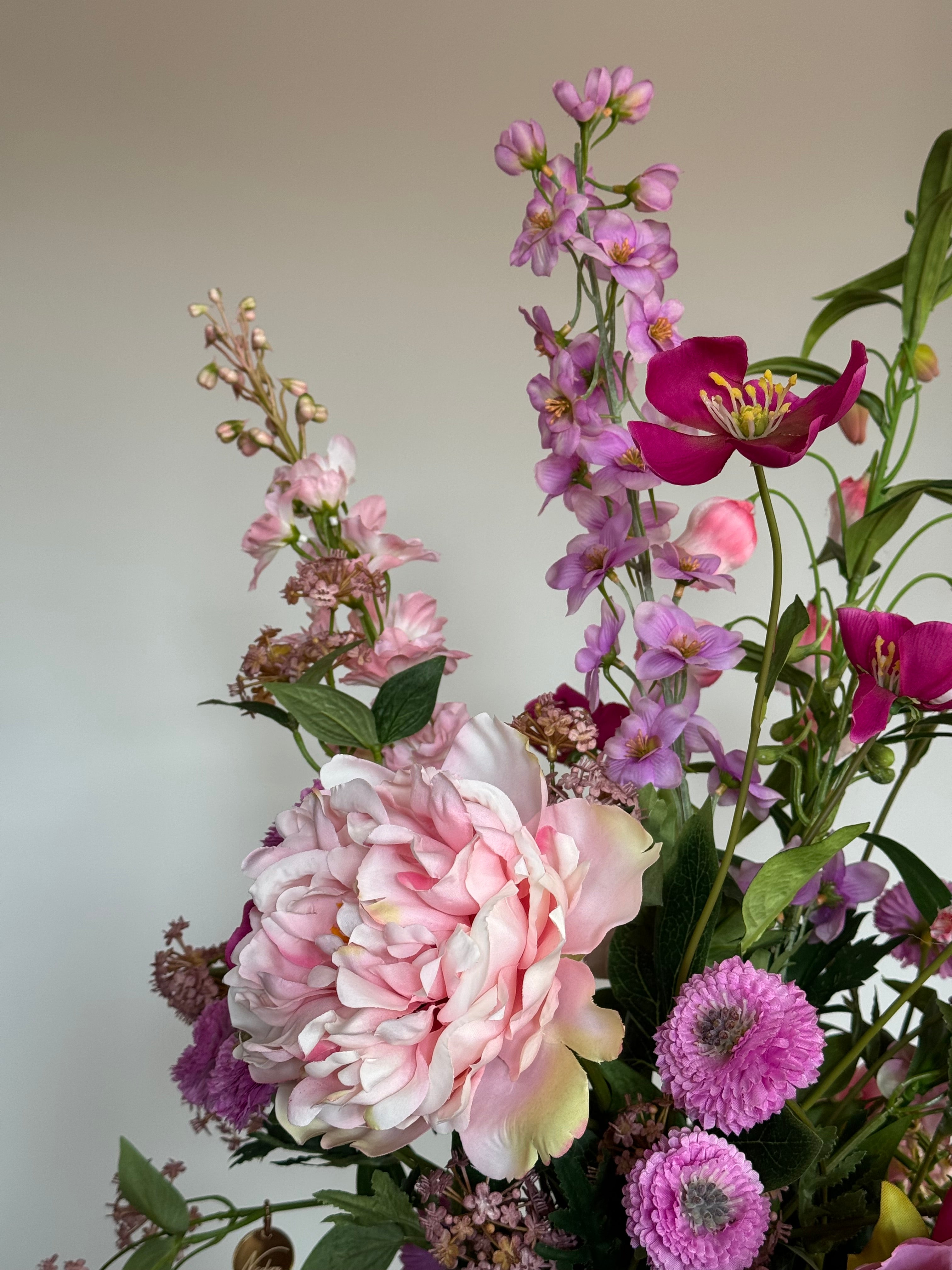 Zijden bloemen boeket, roze tinten, hotel chique