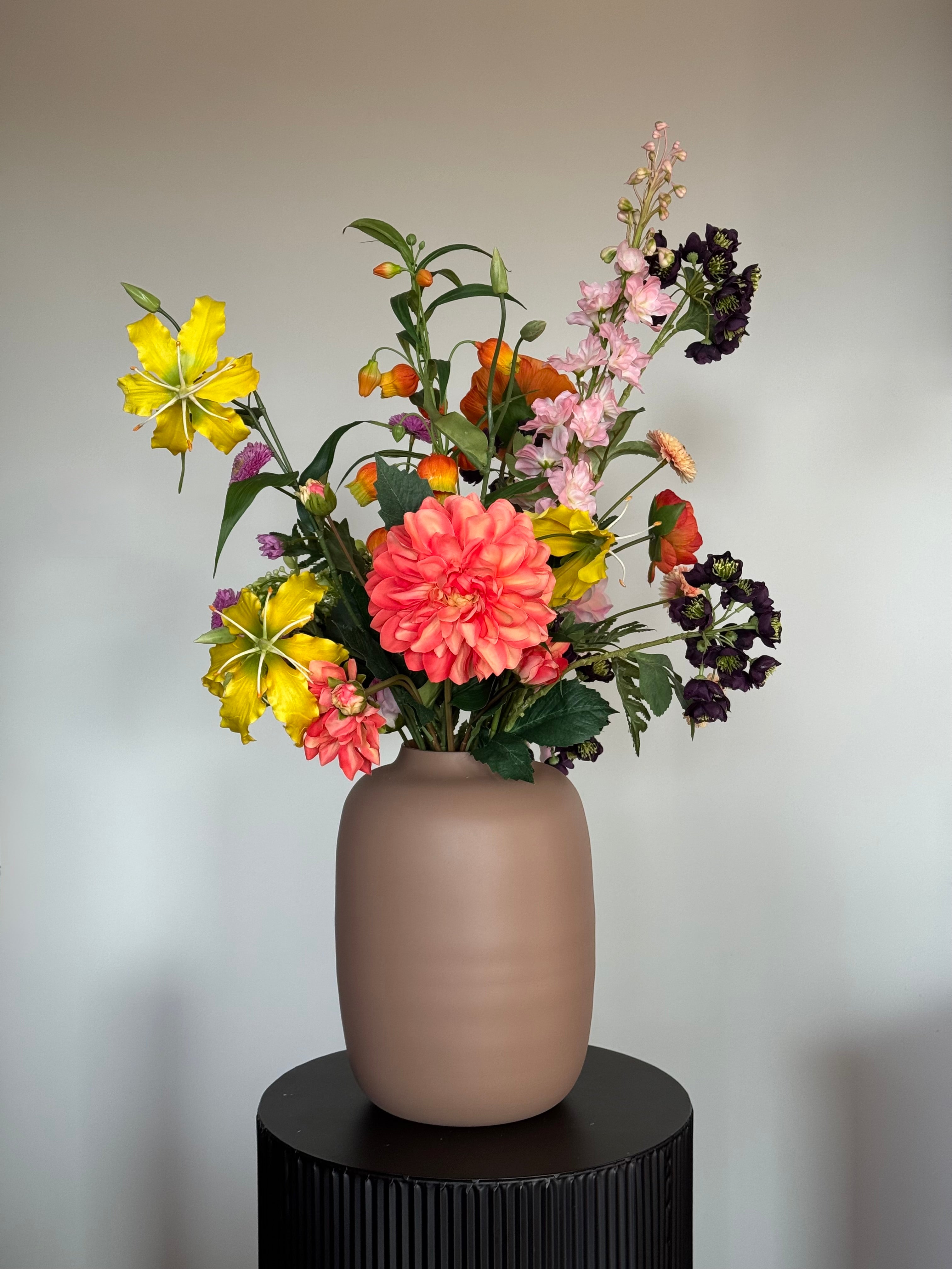 Zijden boeket, bonte kleuren, sandersonia, gloriosa, ranonkel, dahlia