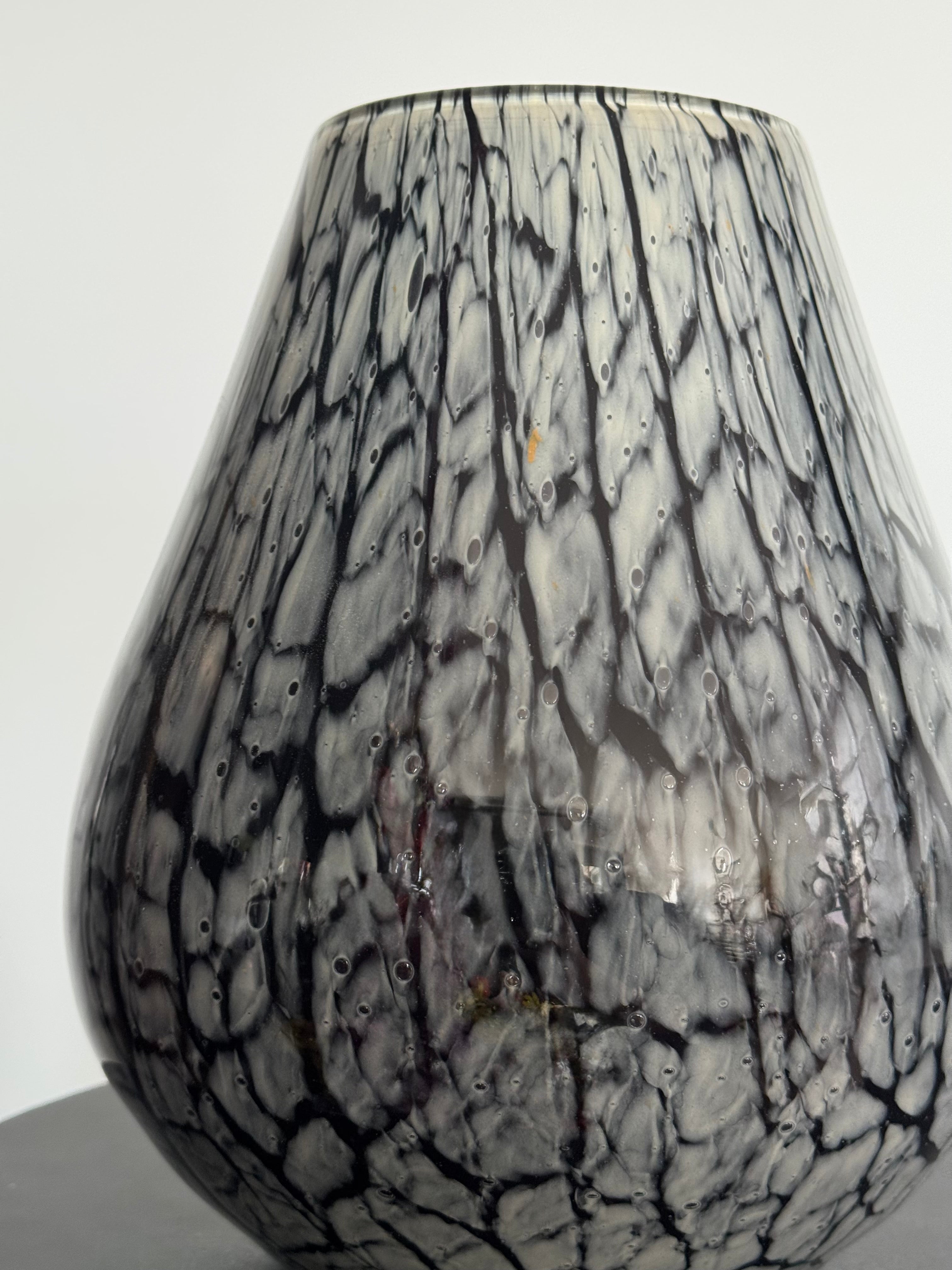 Tasman marble - limited edition - mondgeblazen vaas