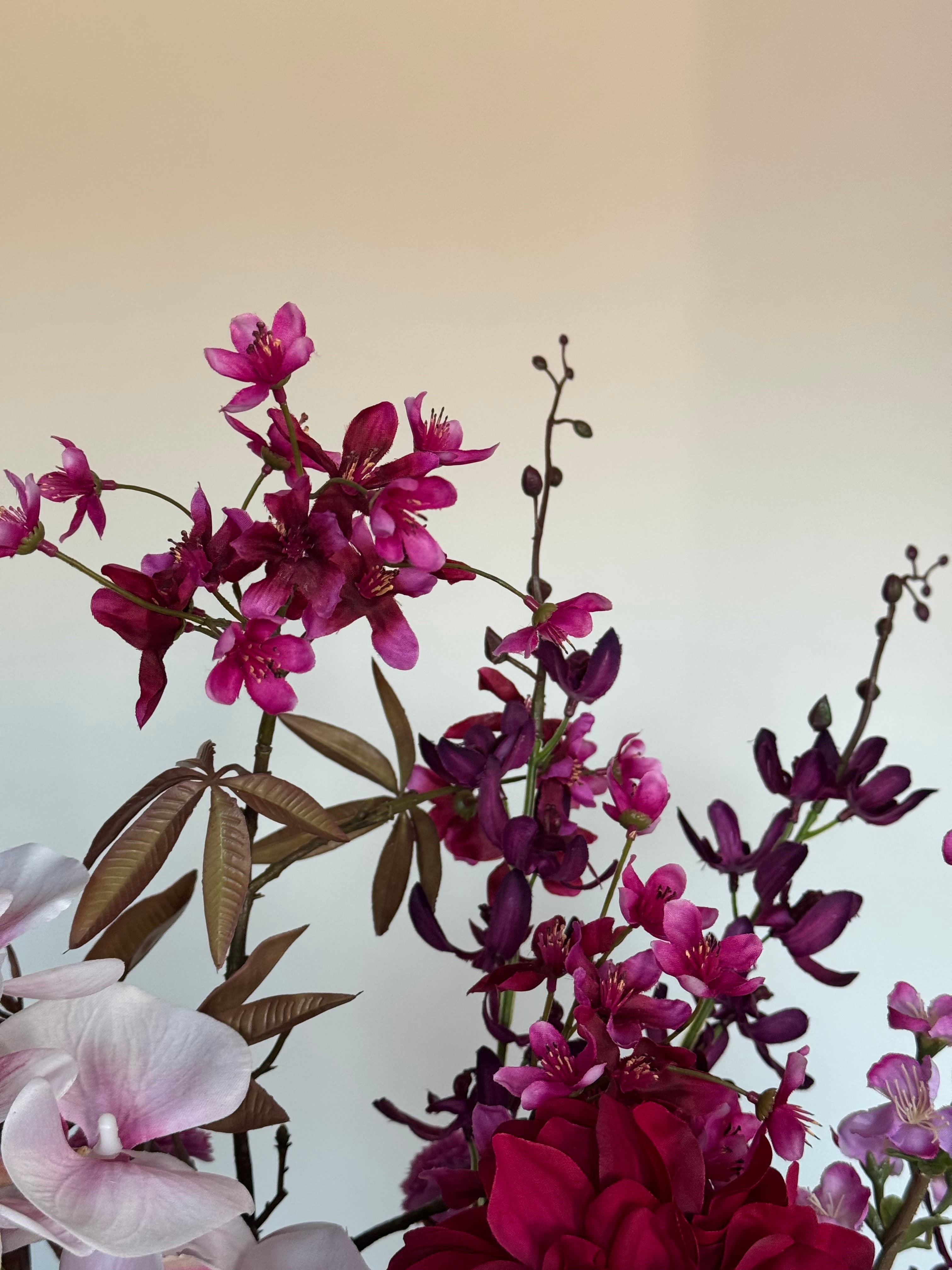 Zijden veldboeket, roze kleuren, dahlia, orchidee