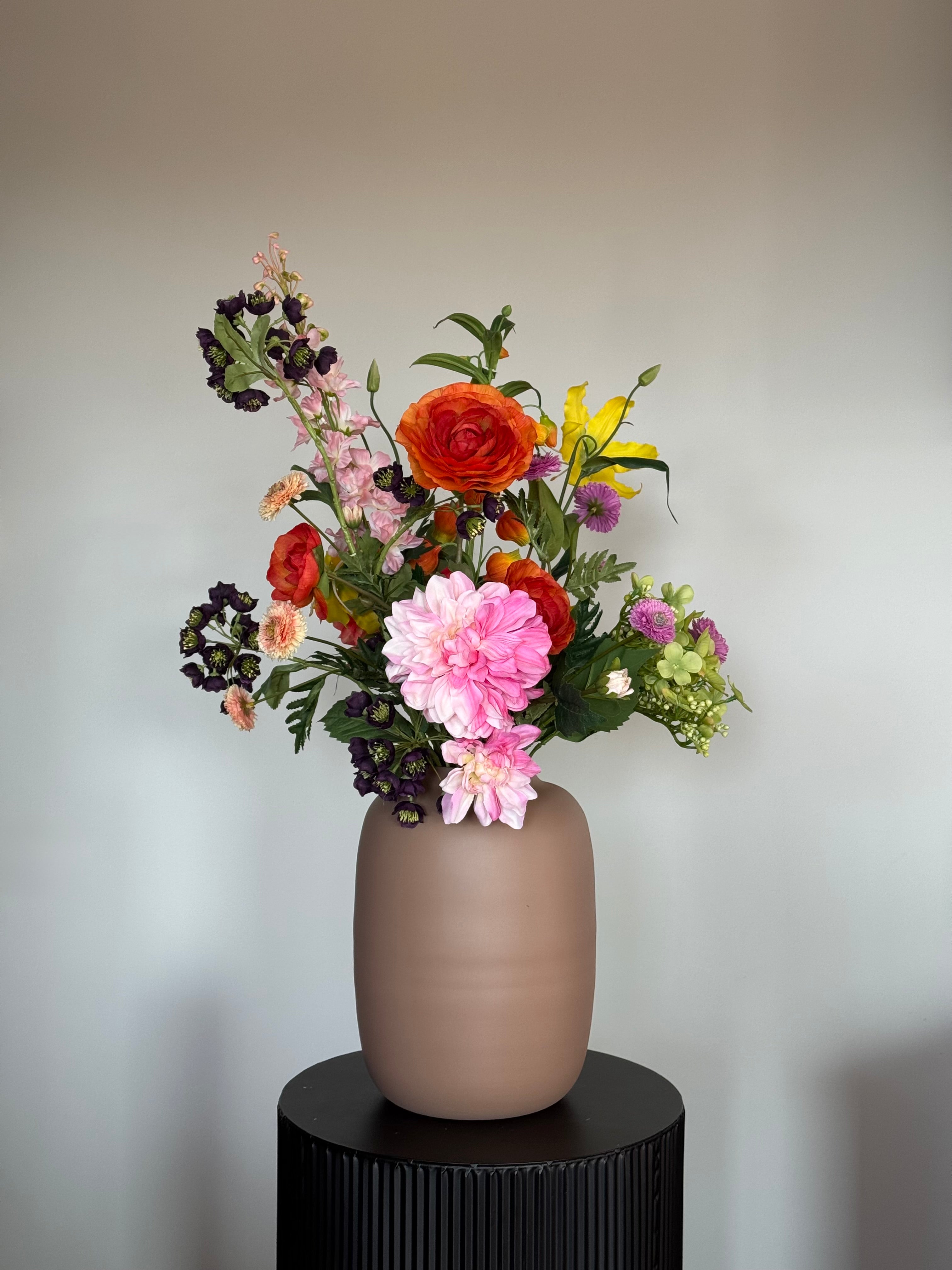 Zijden boeket, bonte kleuren, sandersonia, gloriosa, ranonkel, dahlia