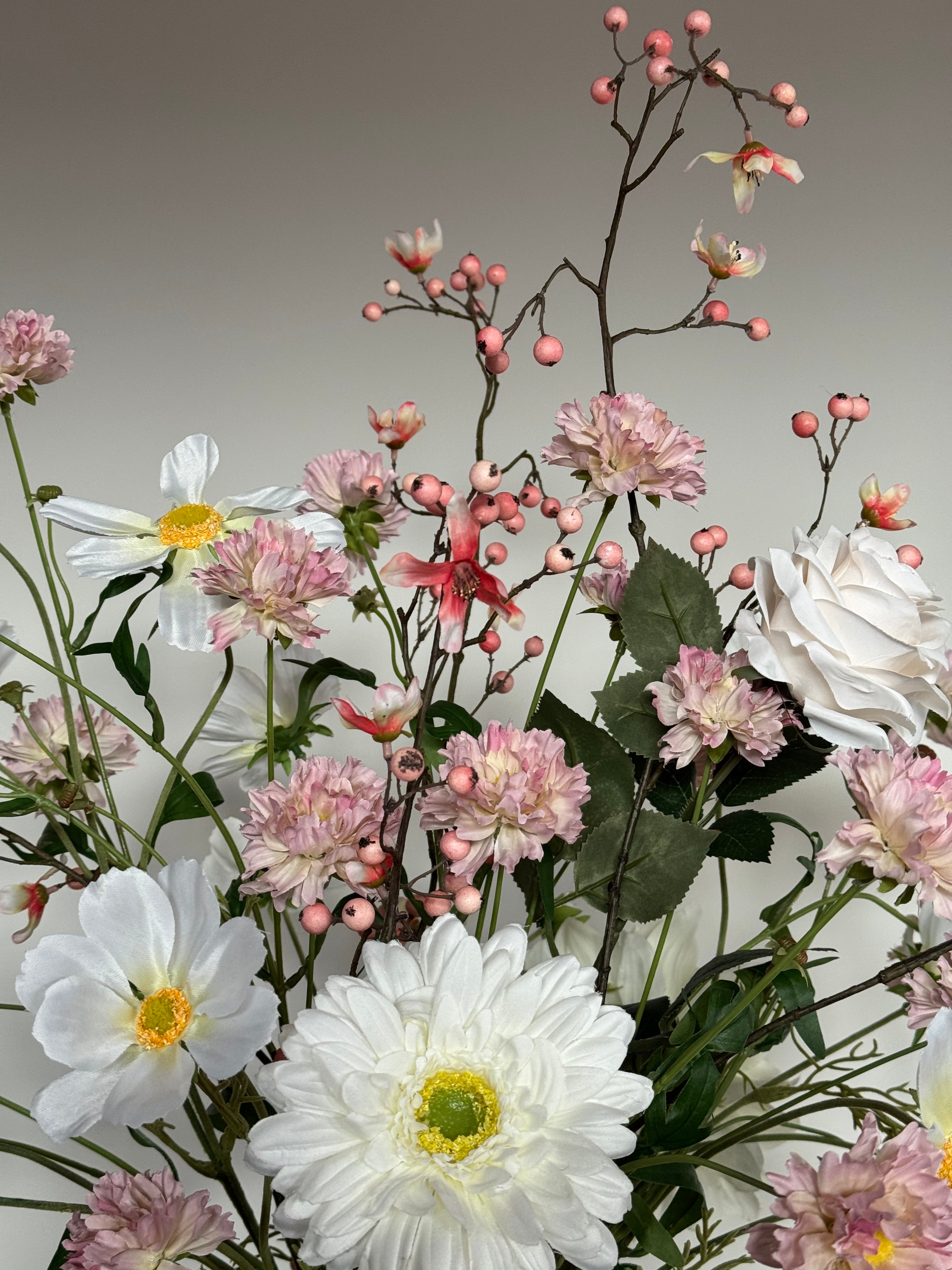 Zijden veldboeket, wit roze, silk ka bessentakken