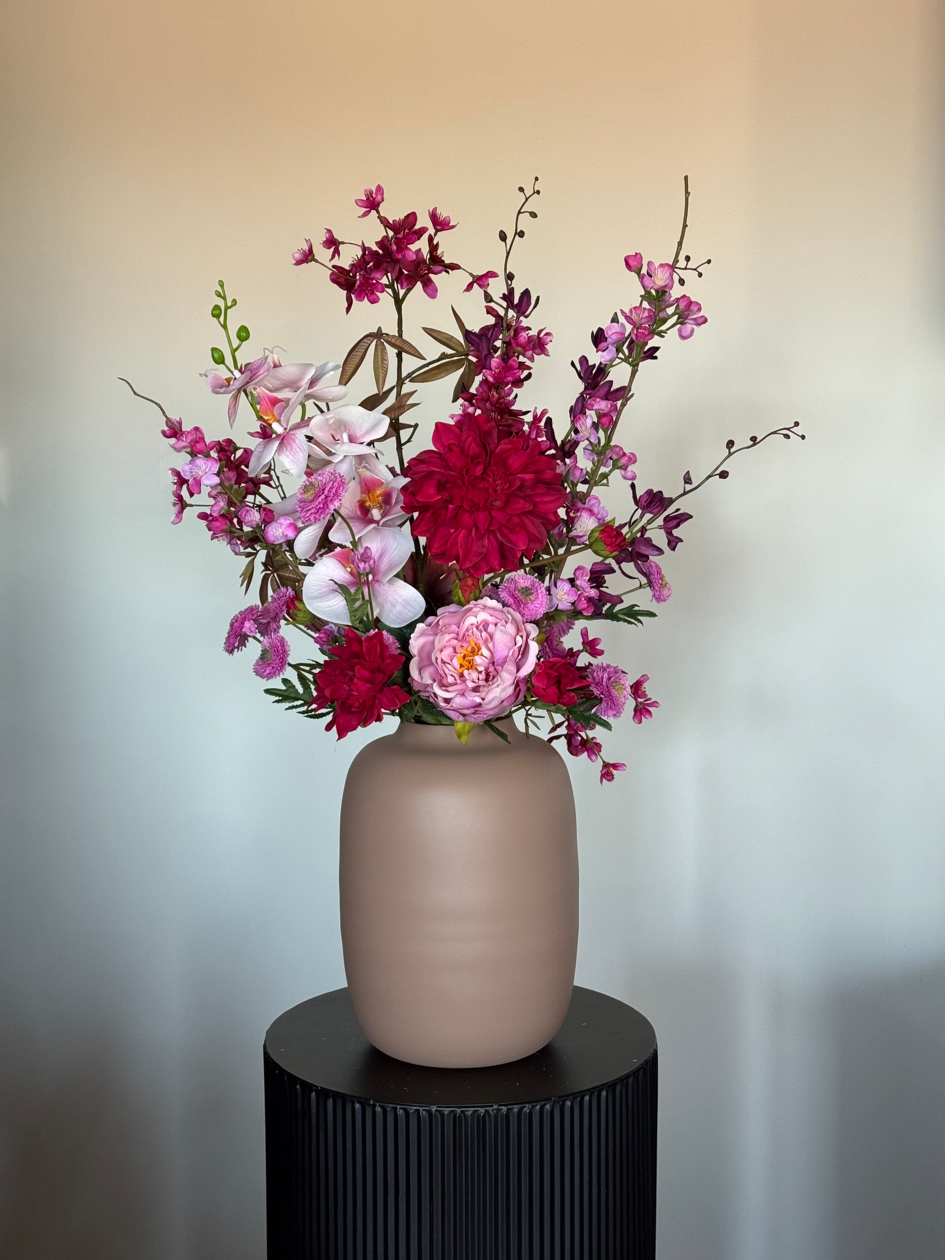Zijden veldboeket, roze kleuren, dahlia, orchidee