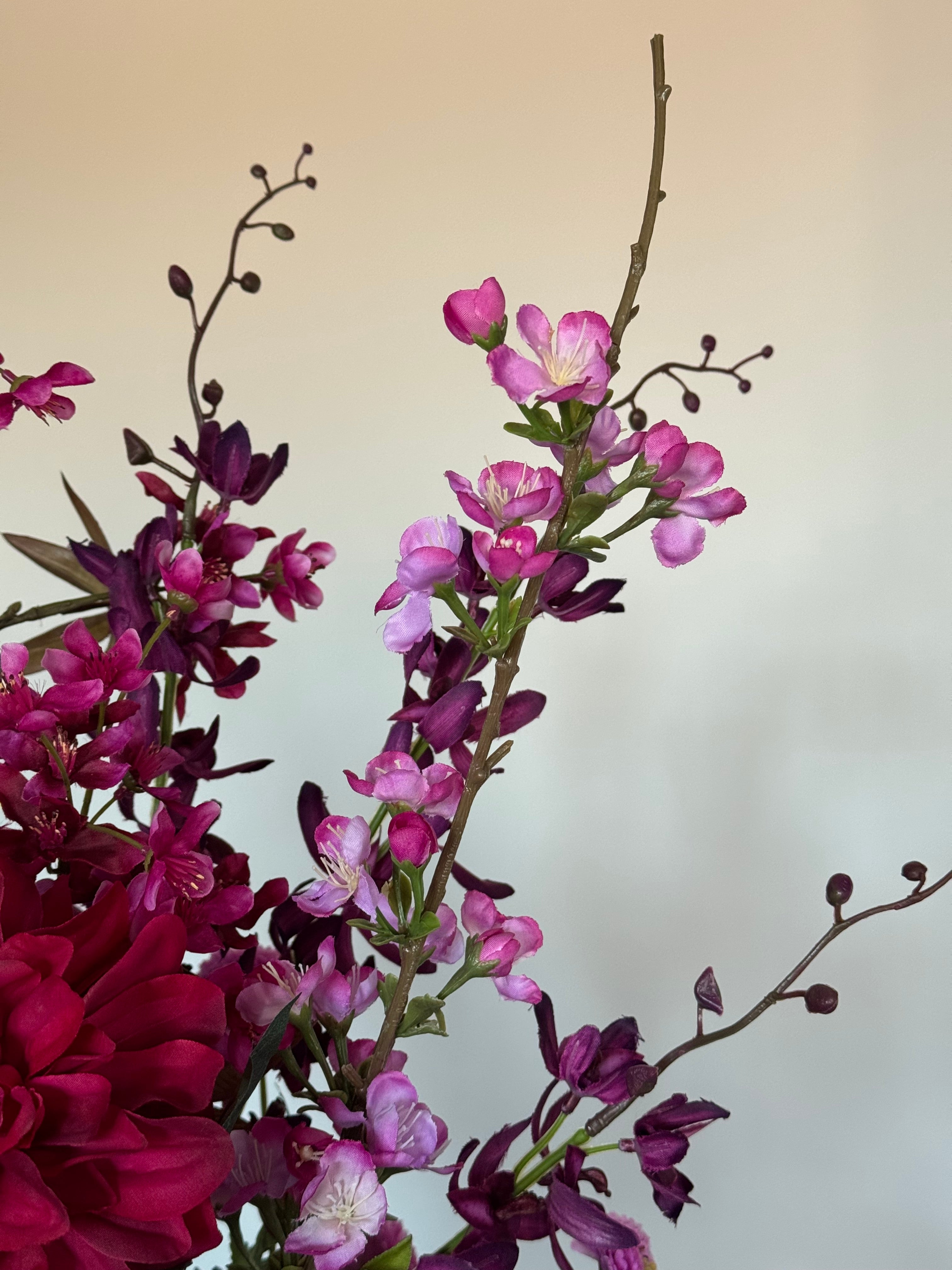 Zijden veldboeket, roze kleuren, dahlia, orchidee