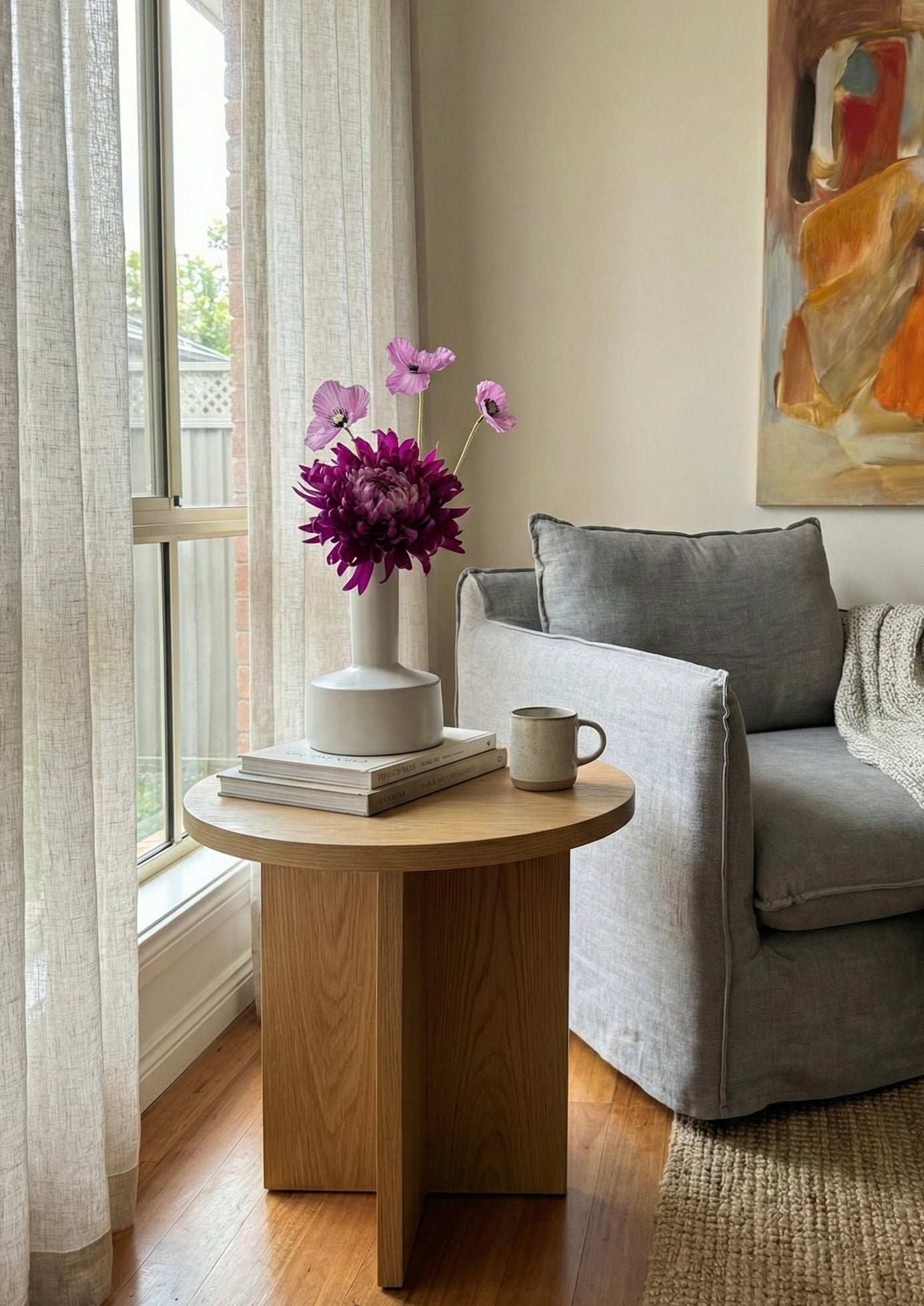 Ivory vaas met zijden boeketje