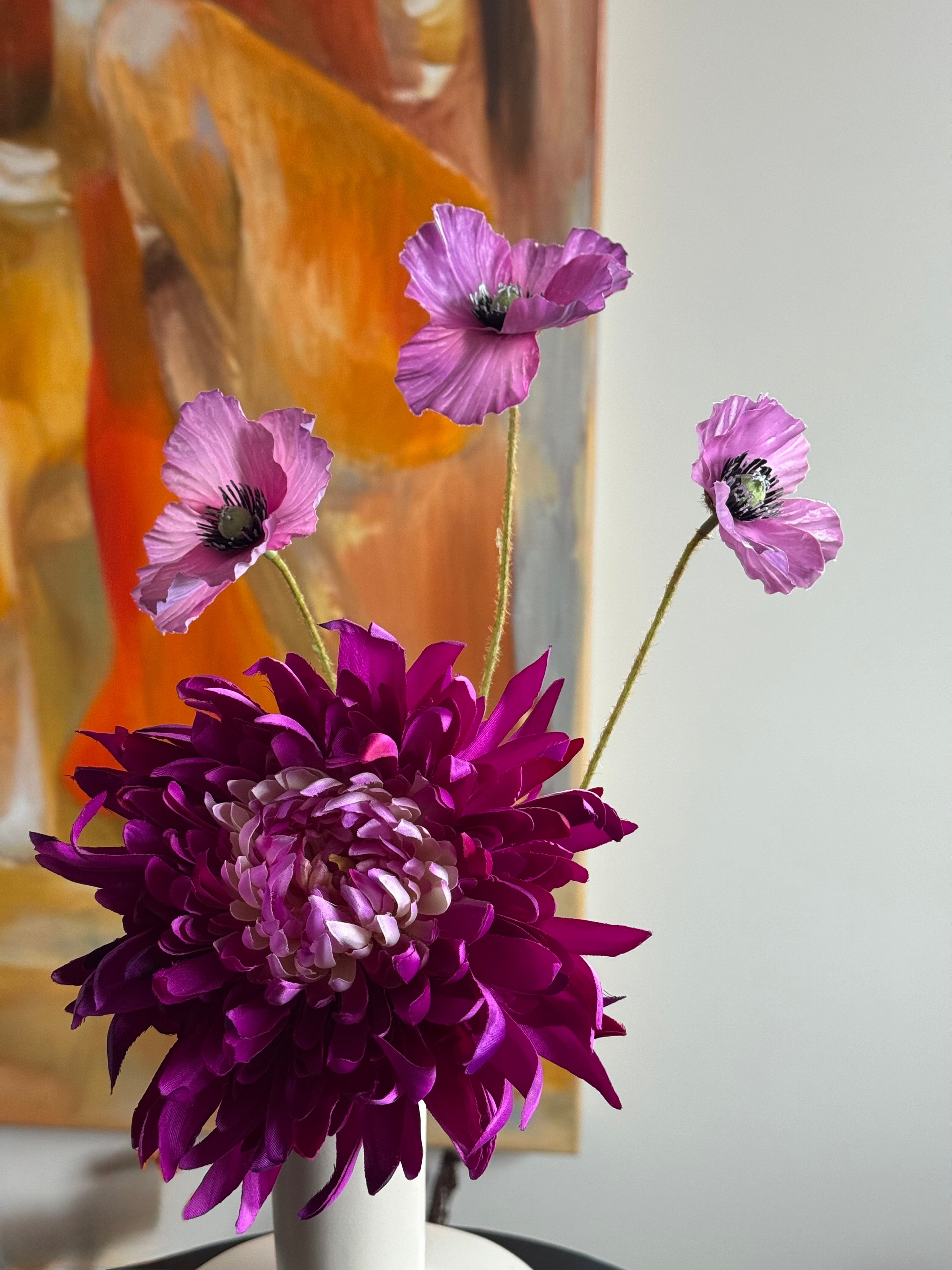 Ivory vaas met zijden boeketje