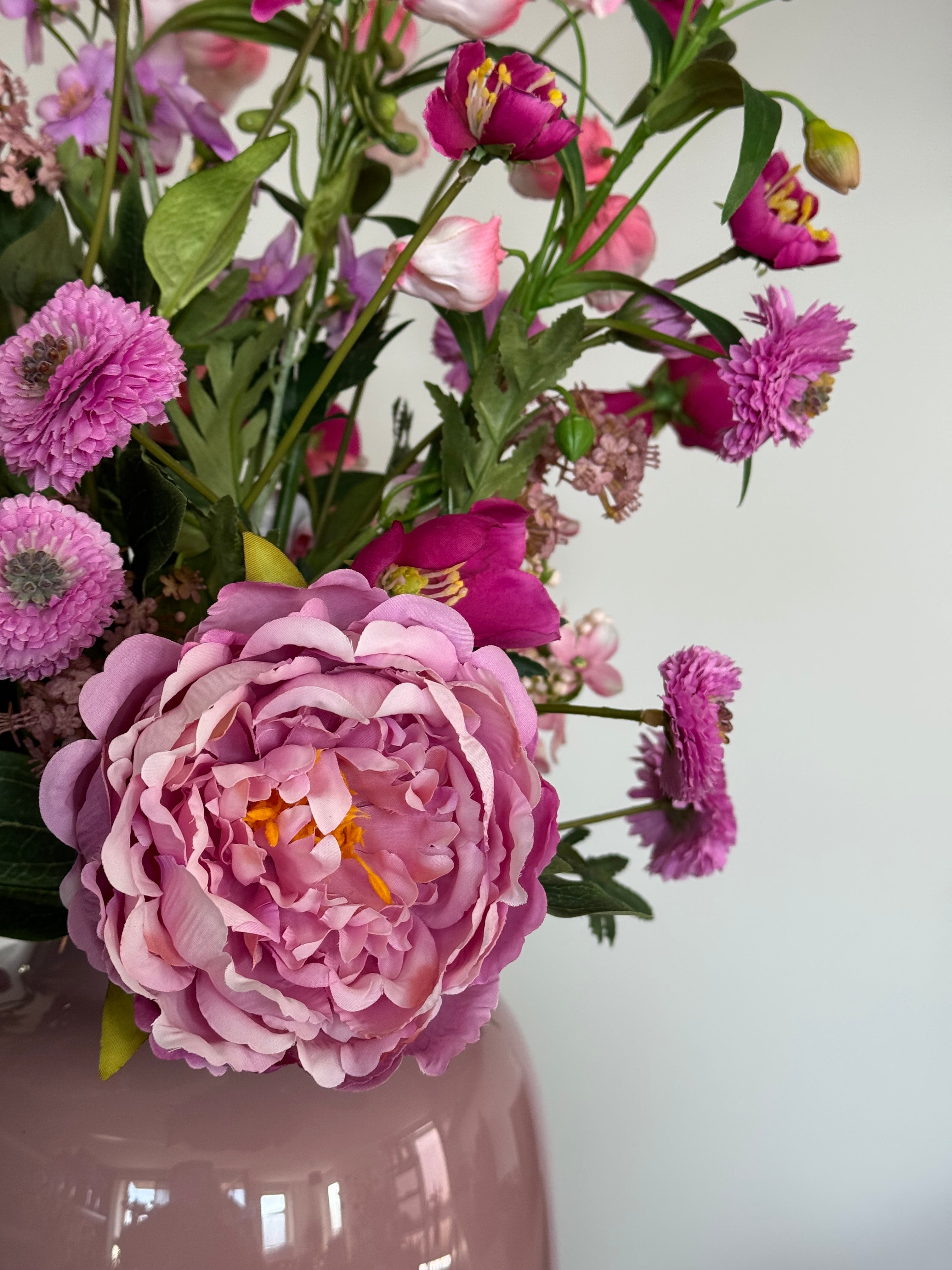 Zijden bloemen boeket, roze tinten, hotel chique