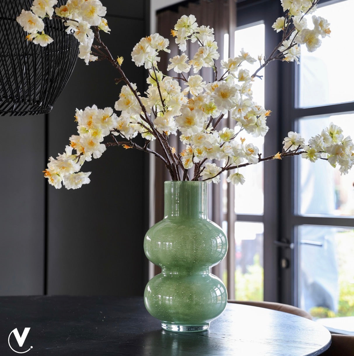 Alima groene vaas voor bloesemtakken  unieke vaas handgemaakt