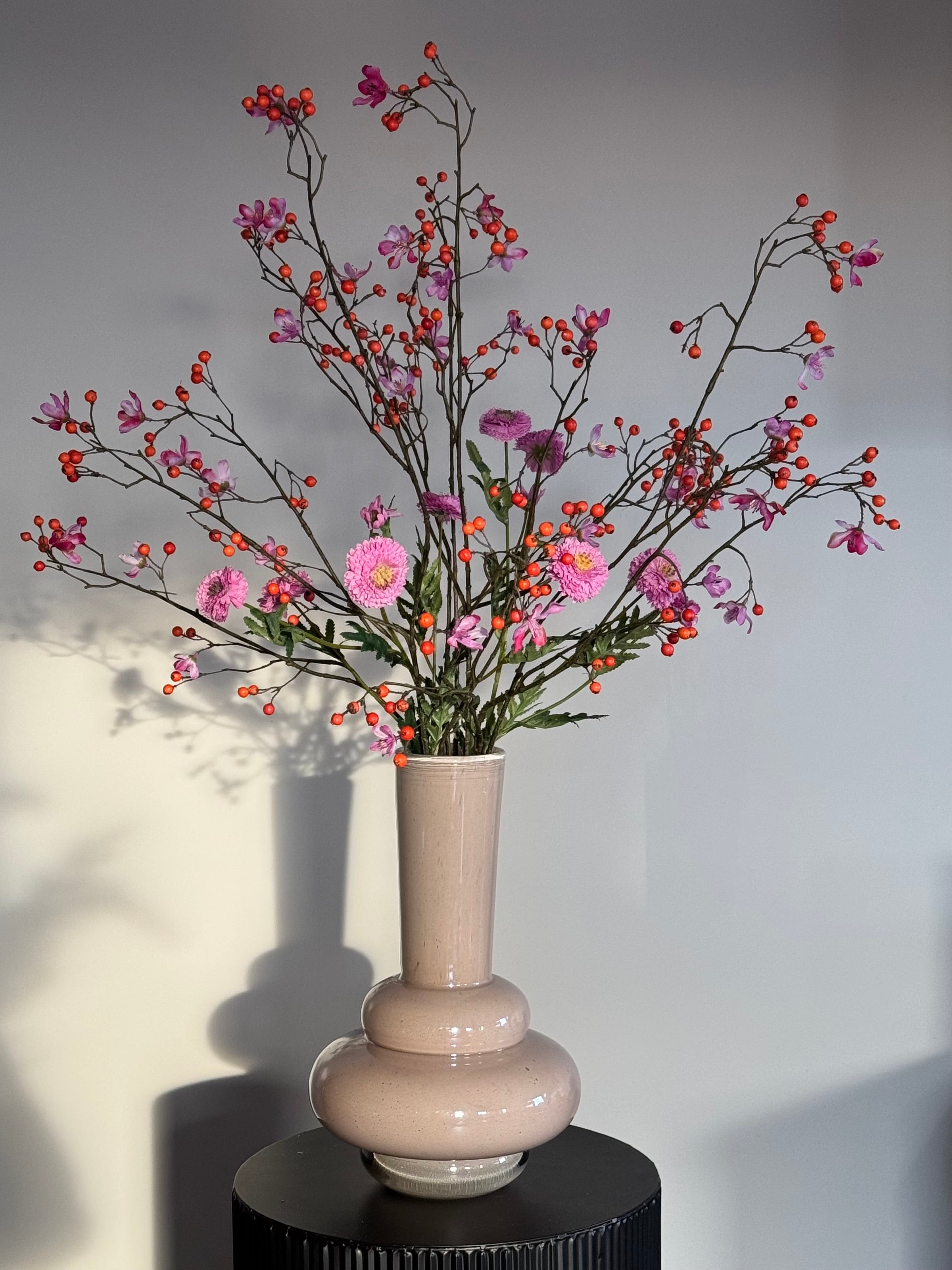 Artistiek boeket kunstbloemen oranje roze