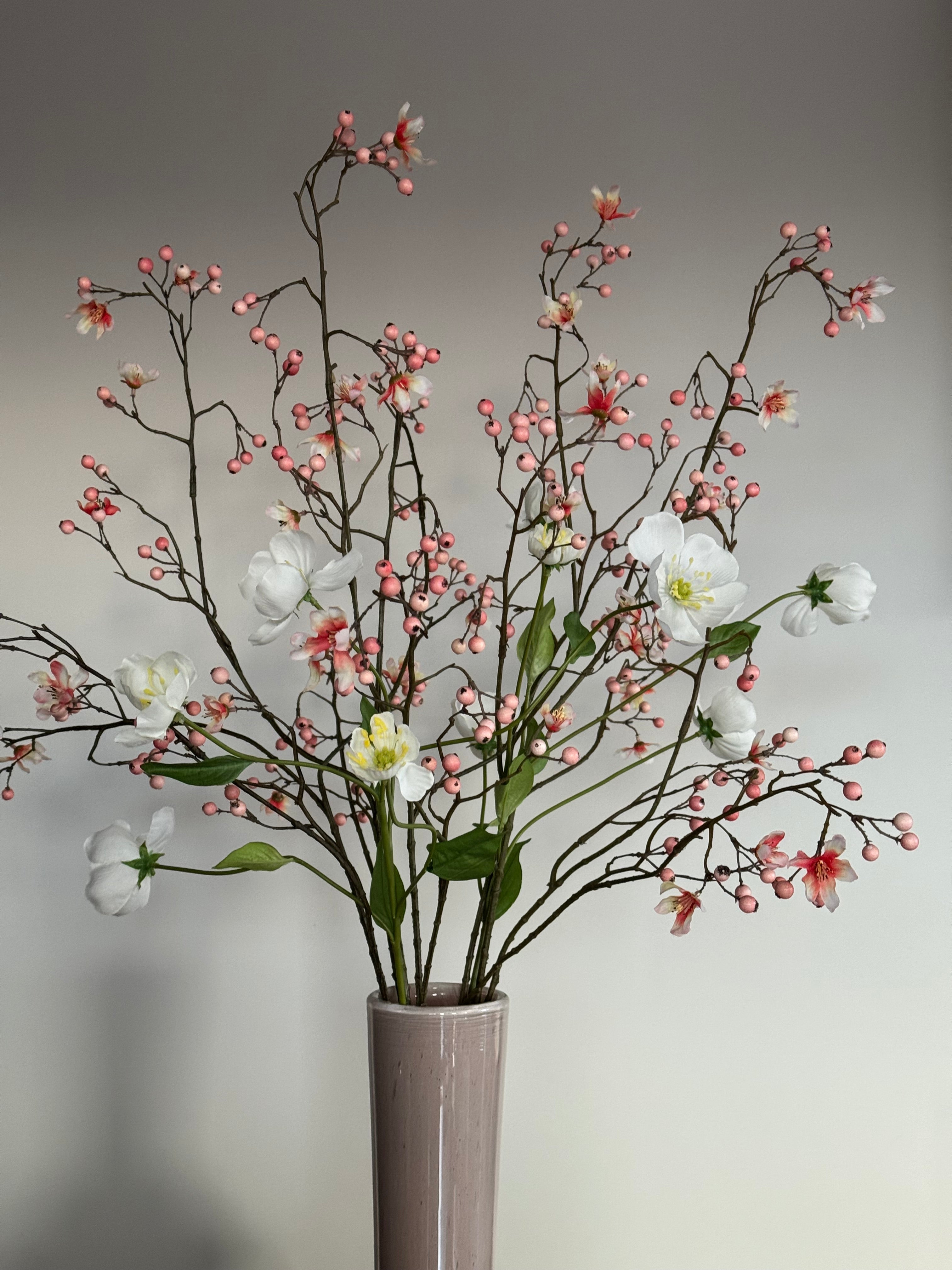 Artistiek boeket kunstbloemen roze wit hotel chique 2
