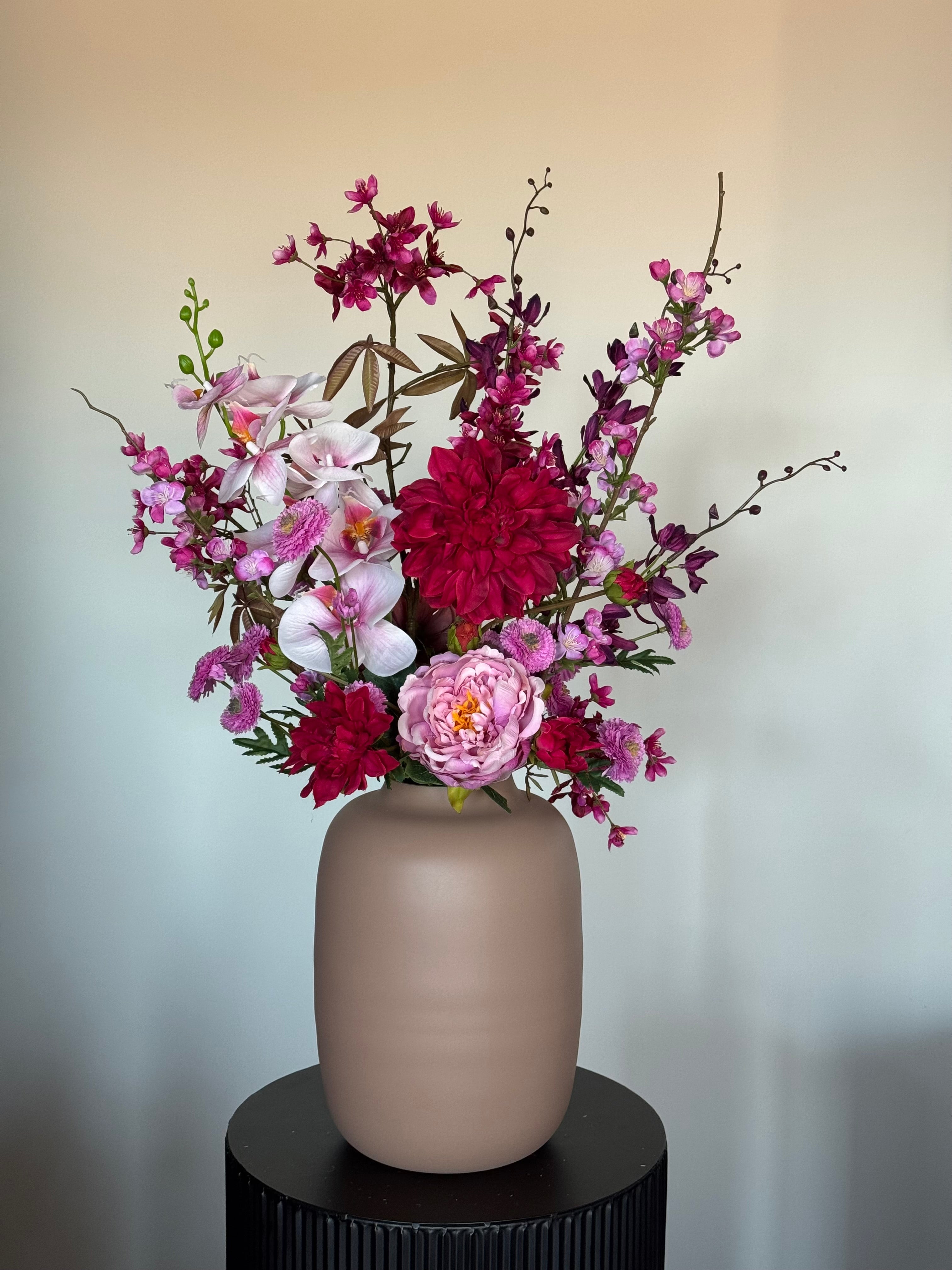 Zijden veldboeket, roze kleuren, dahlia, orchidee