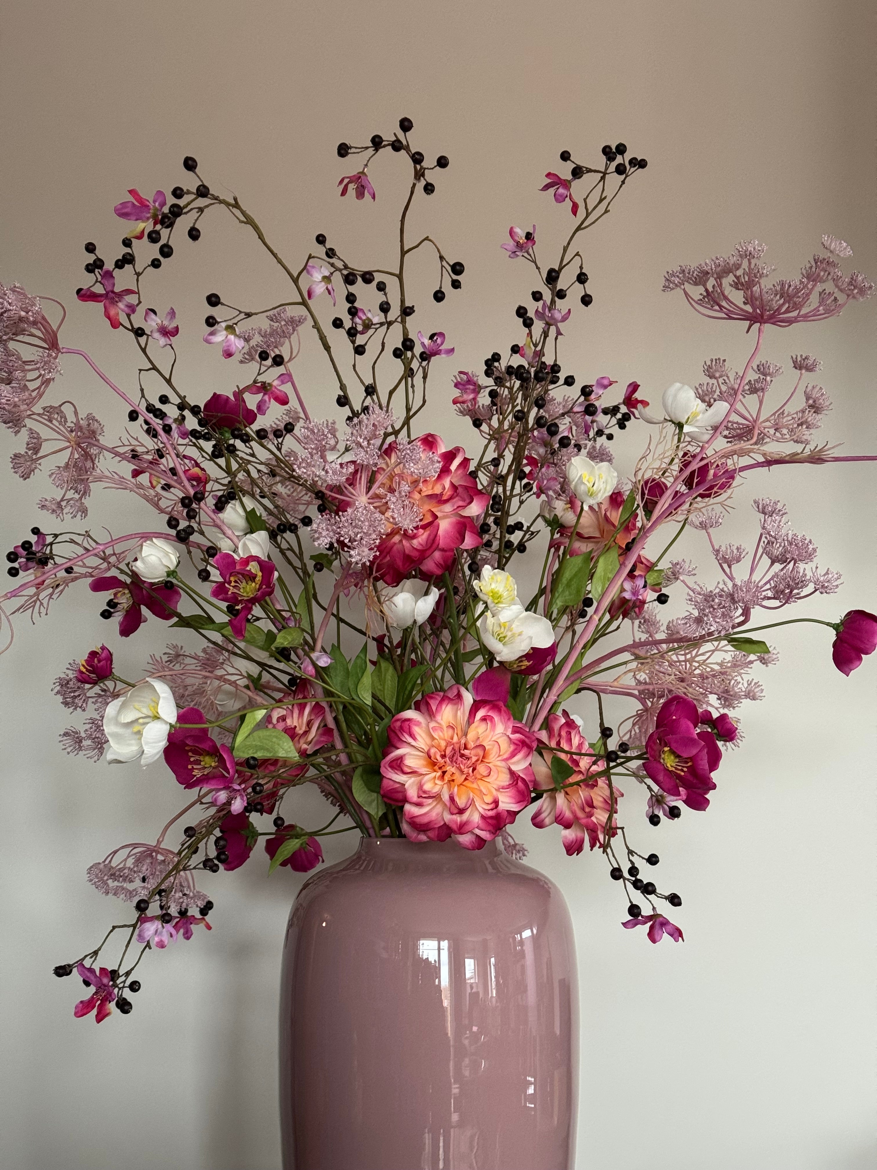 Groot zijden boeket met vaas - statement boeket - roze -