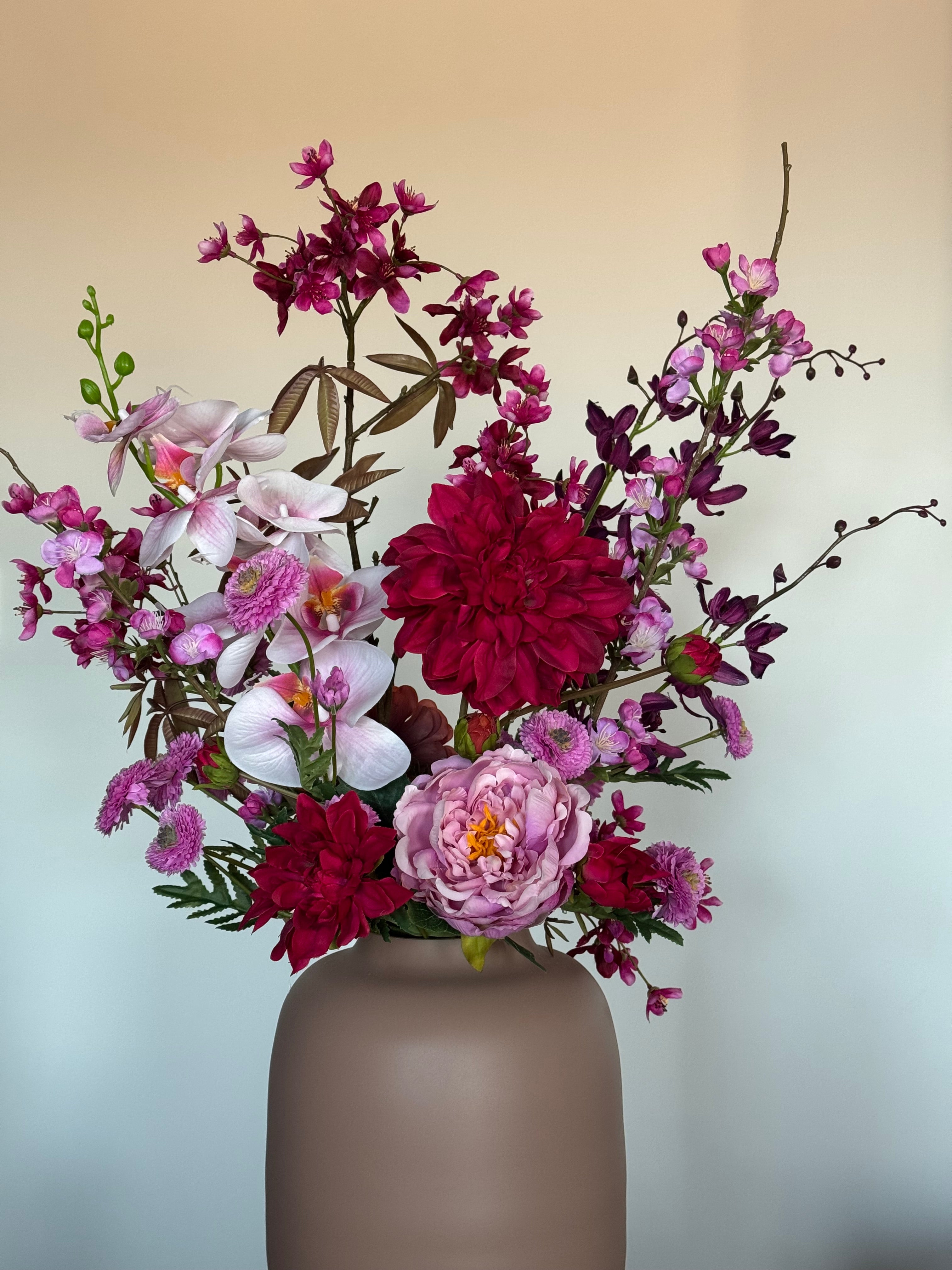 Zijden veldboeket, roze kleuren, dahlia, orchidee