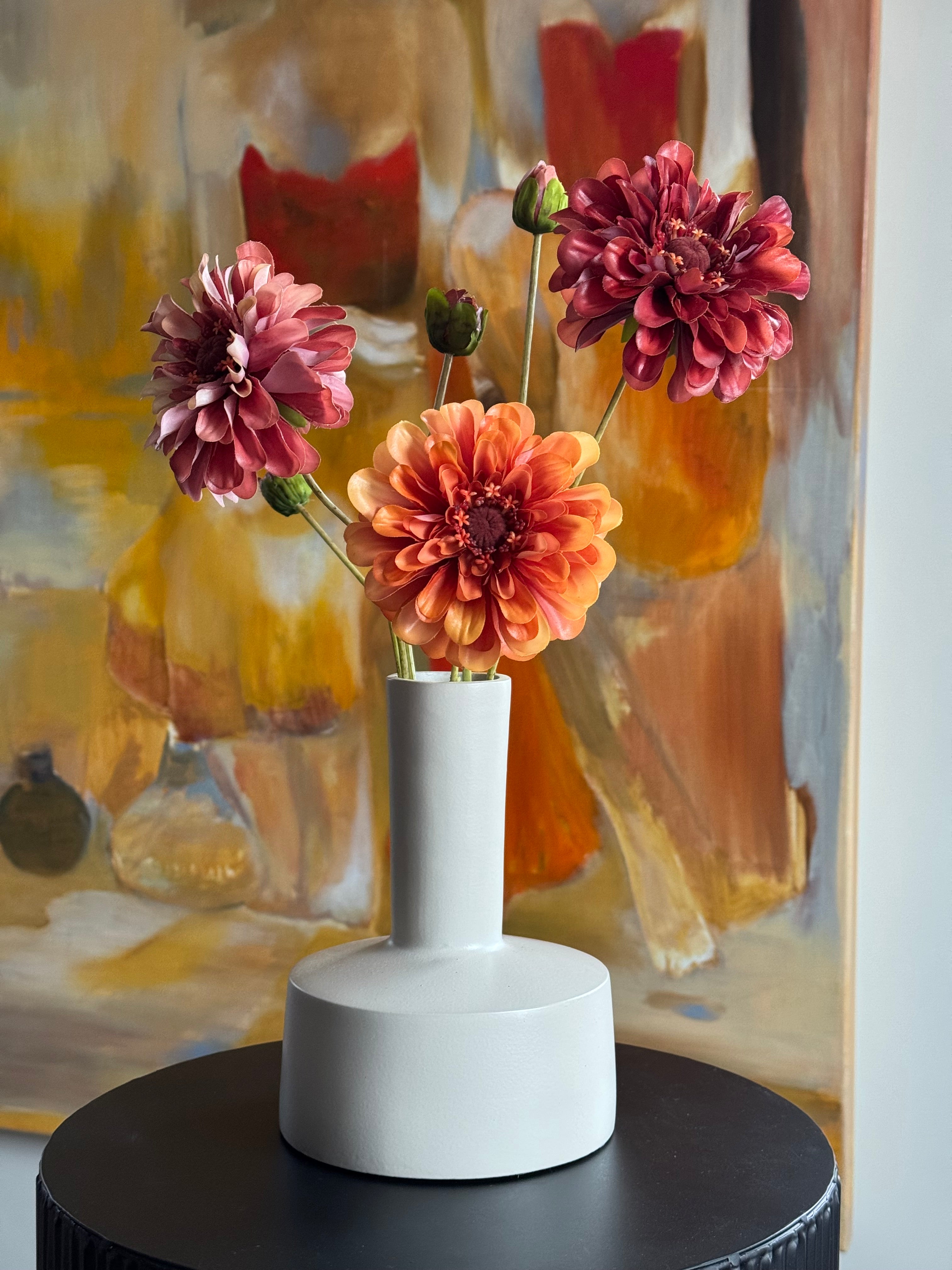 Ivory vaas met zijden real touch bloemen