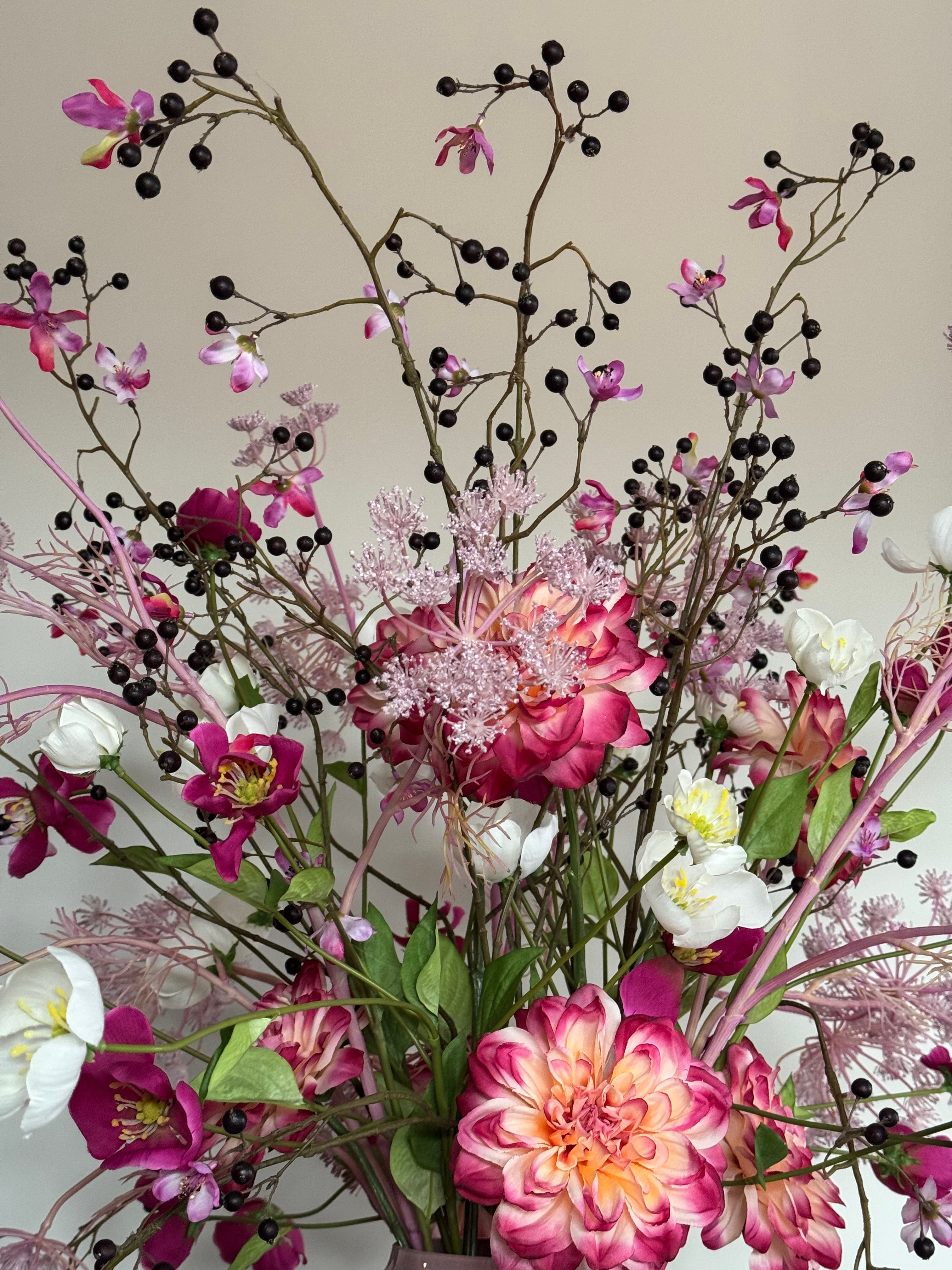 Groot zijden boeket met vaas - statement boeket - roze -