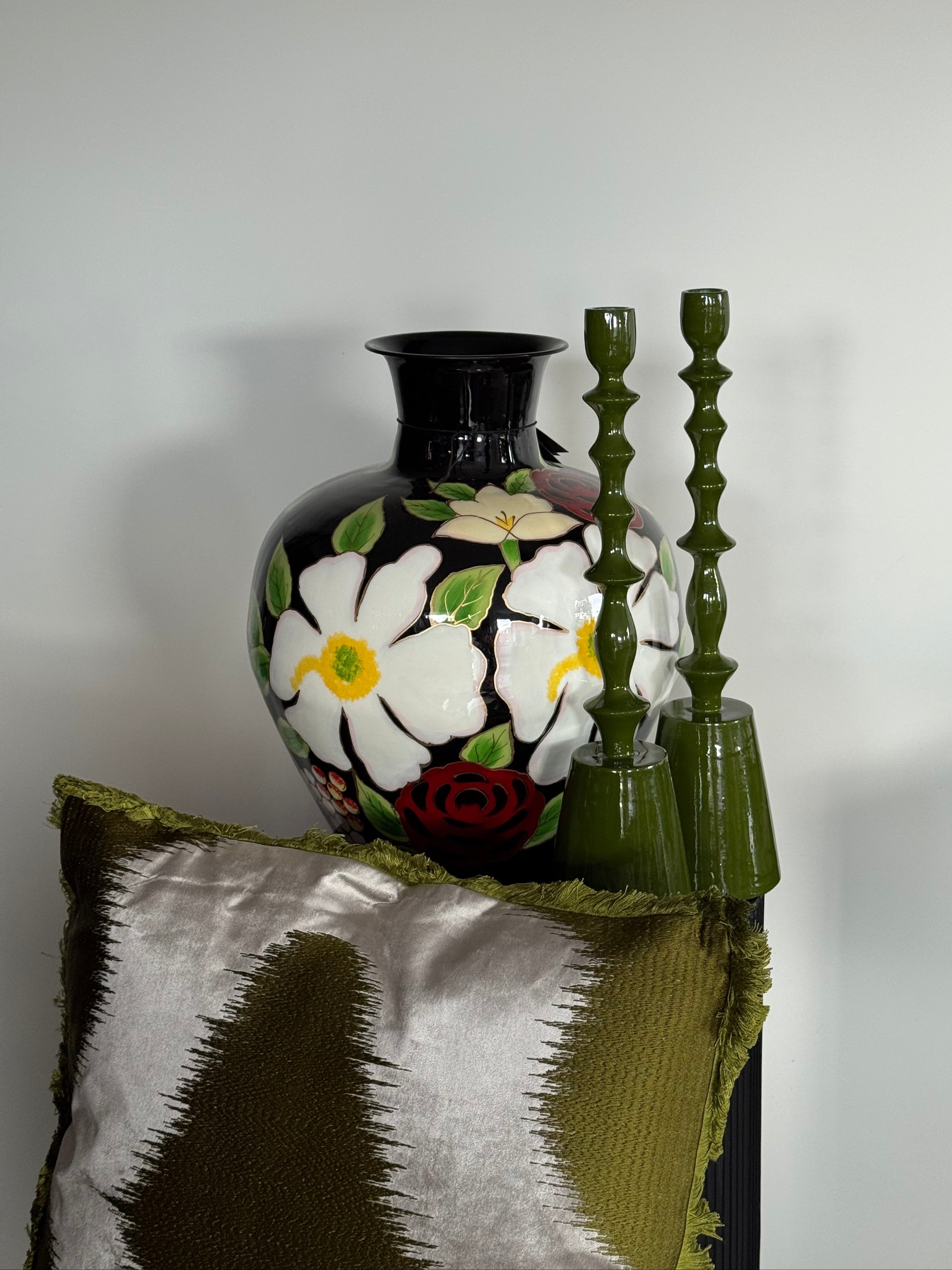 Luxe zwarte vaas voor kunstbloemen interieur inrichting set olijfgroen