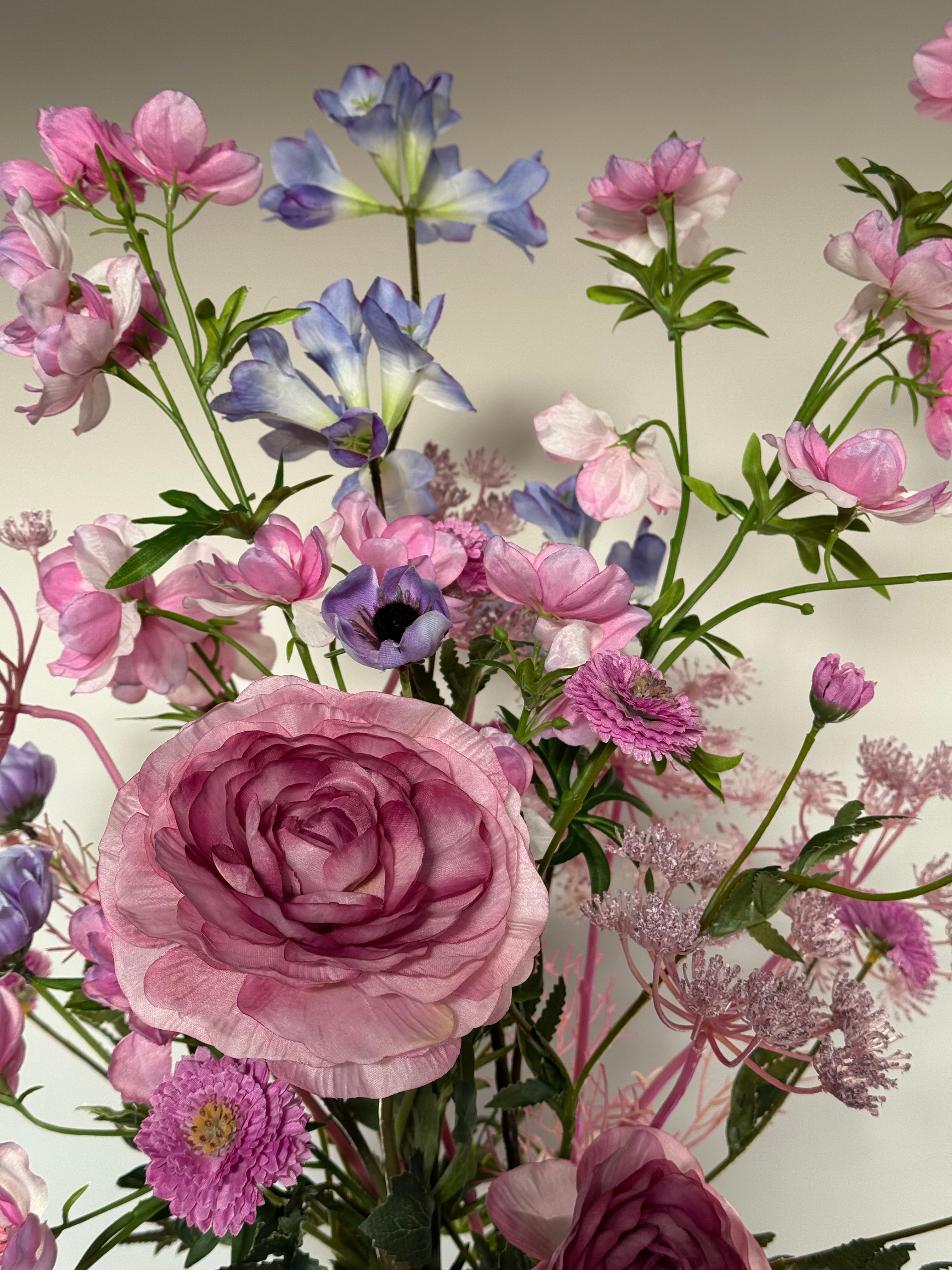 Silk ka veldboeket tak ranonkel roze en paars