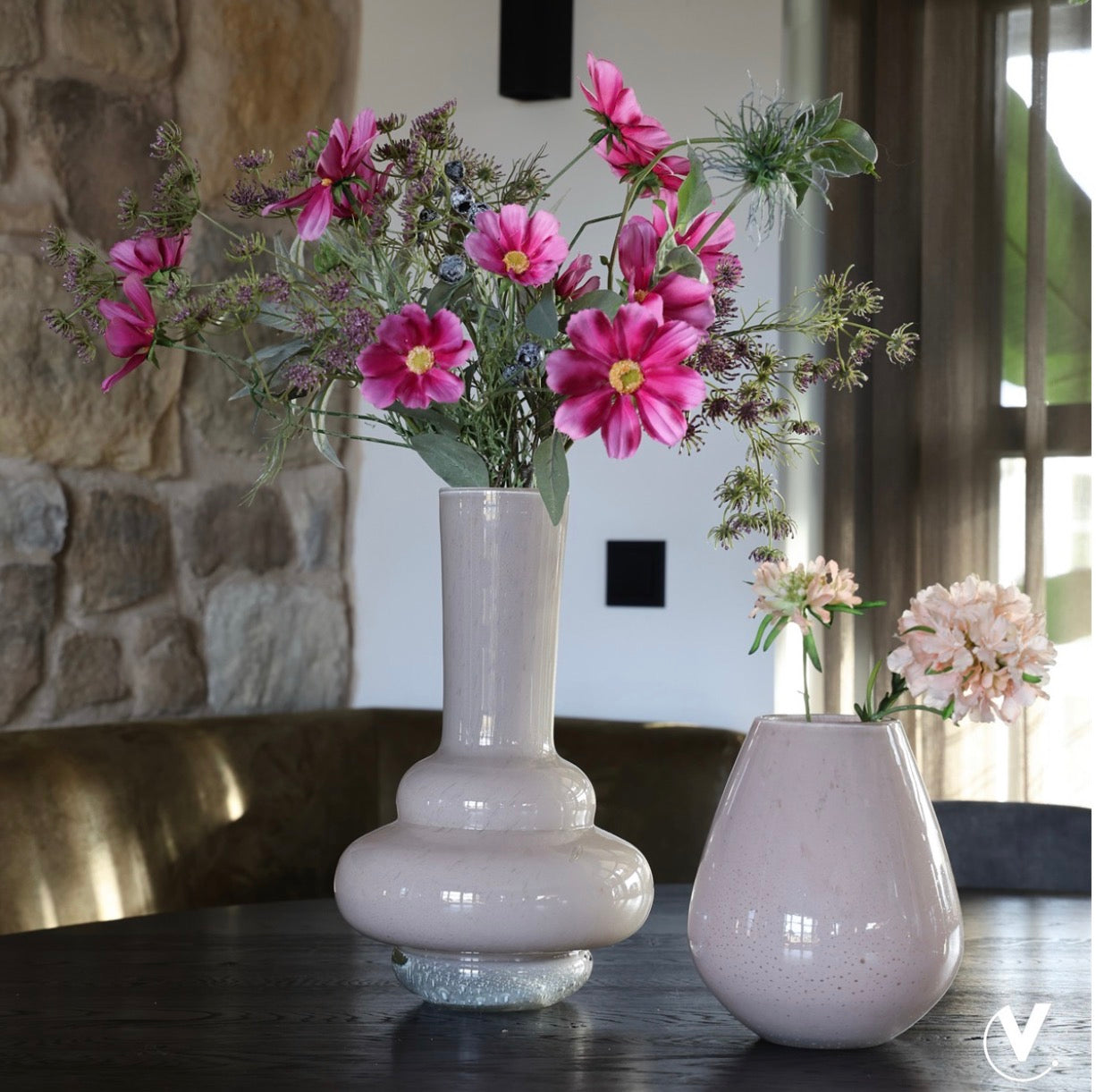 beige vaas voor kunst bloemen mondgeblazen 