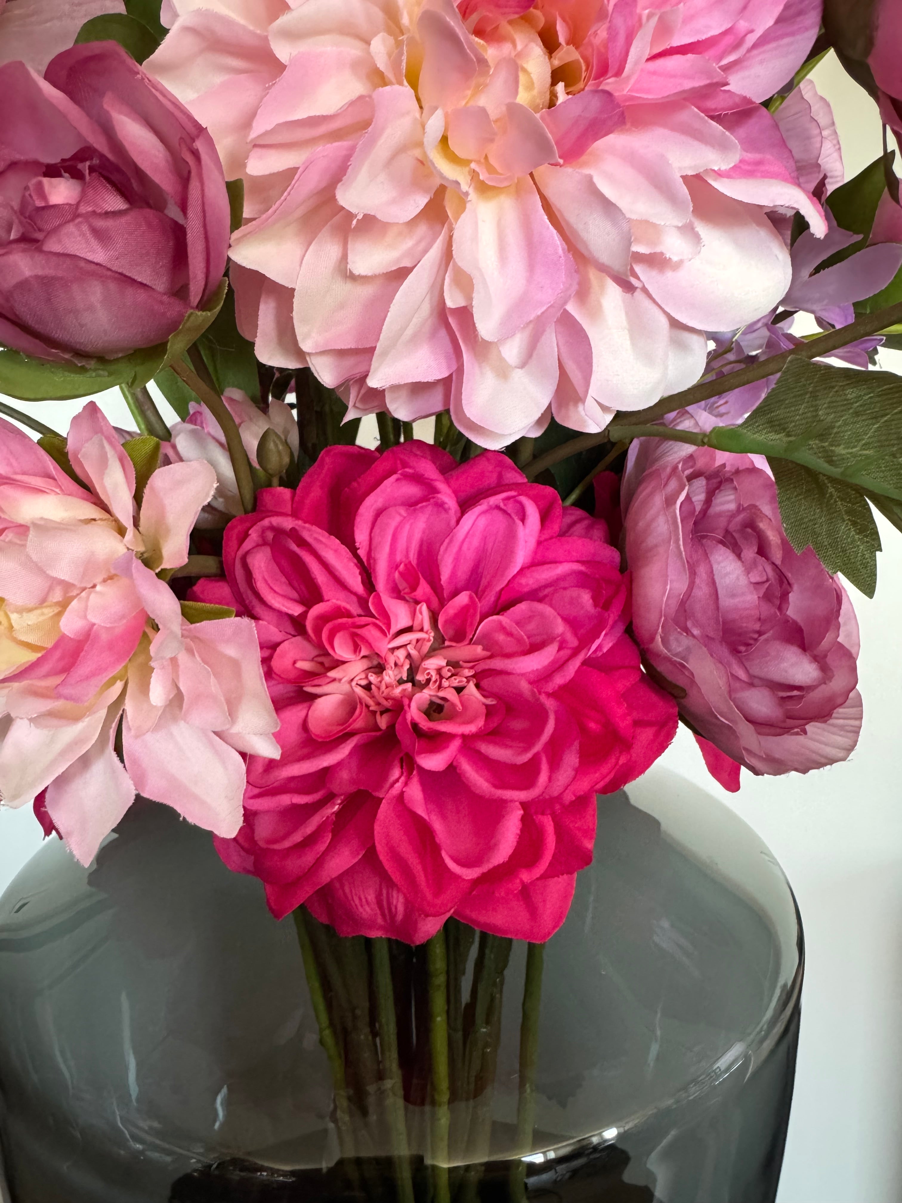Silk ka fuchsia in het grote zijden bloemen boeket roze