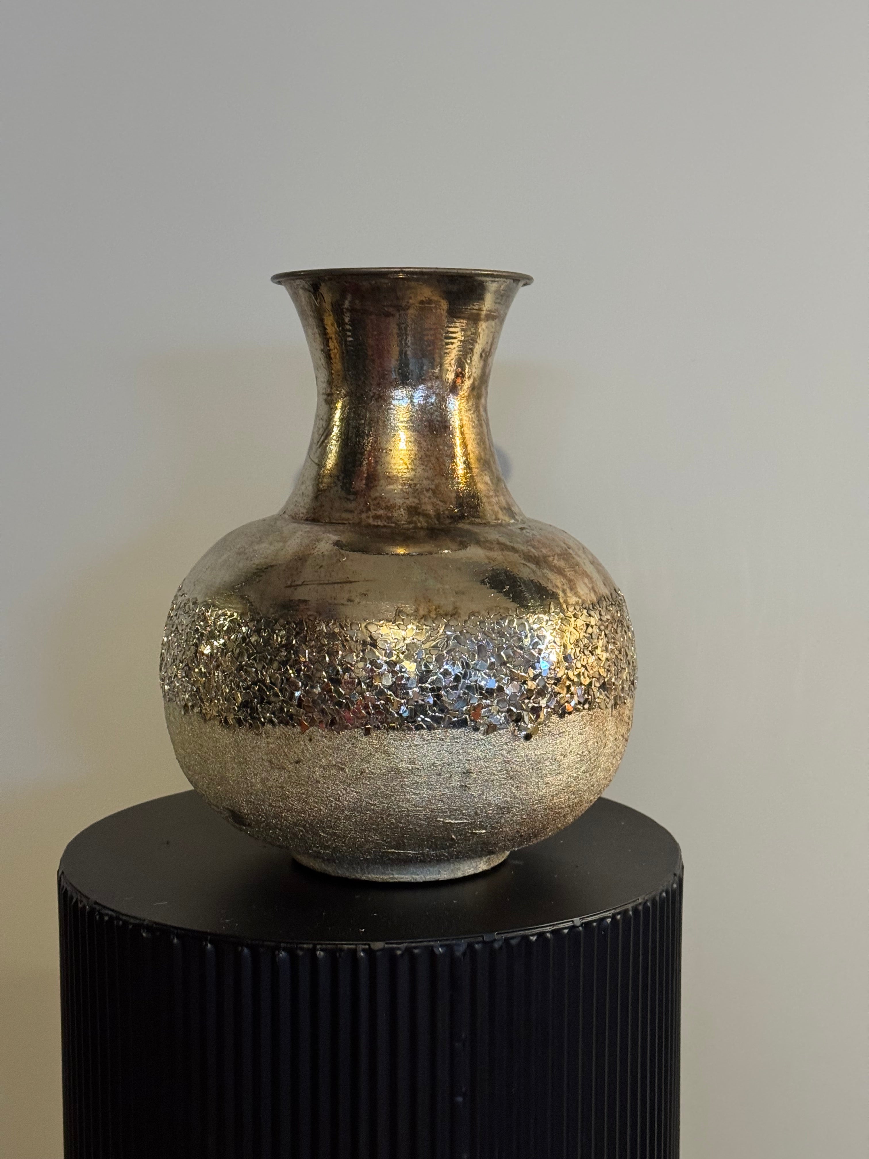 gouden vaas metaal groot kunstbloemen