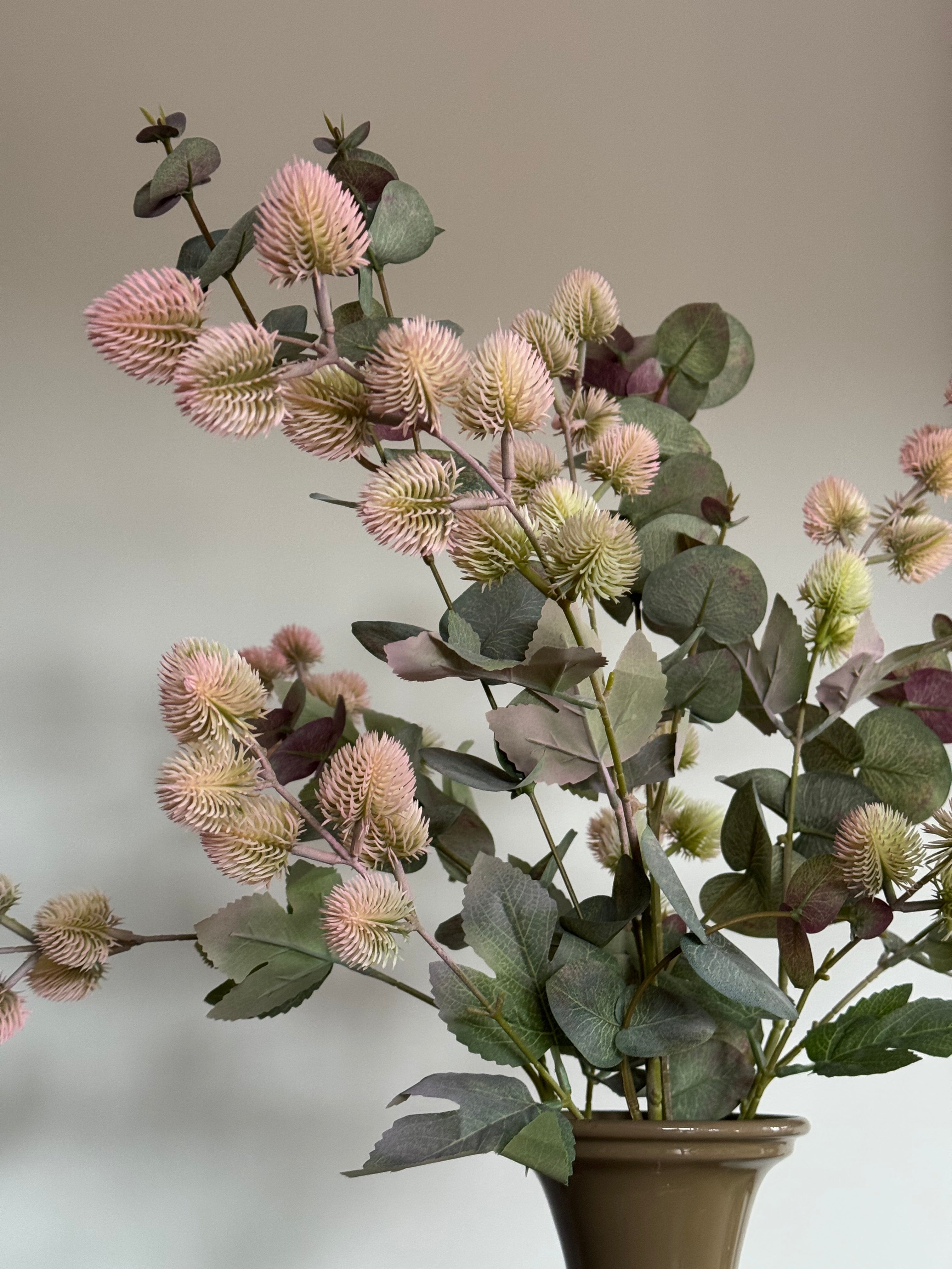 hotel chique interieur tafel decoratie set kaki close