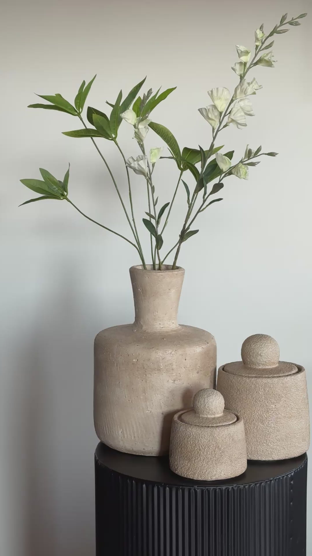 Japandi vaas en potten set met kunsttakken