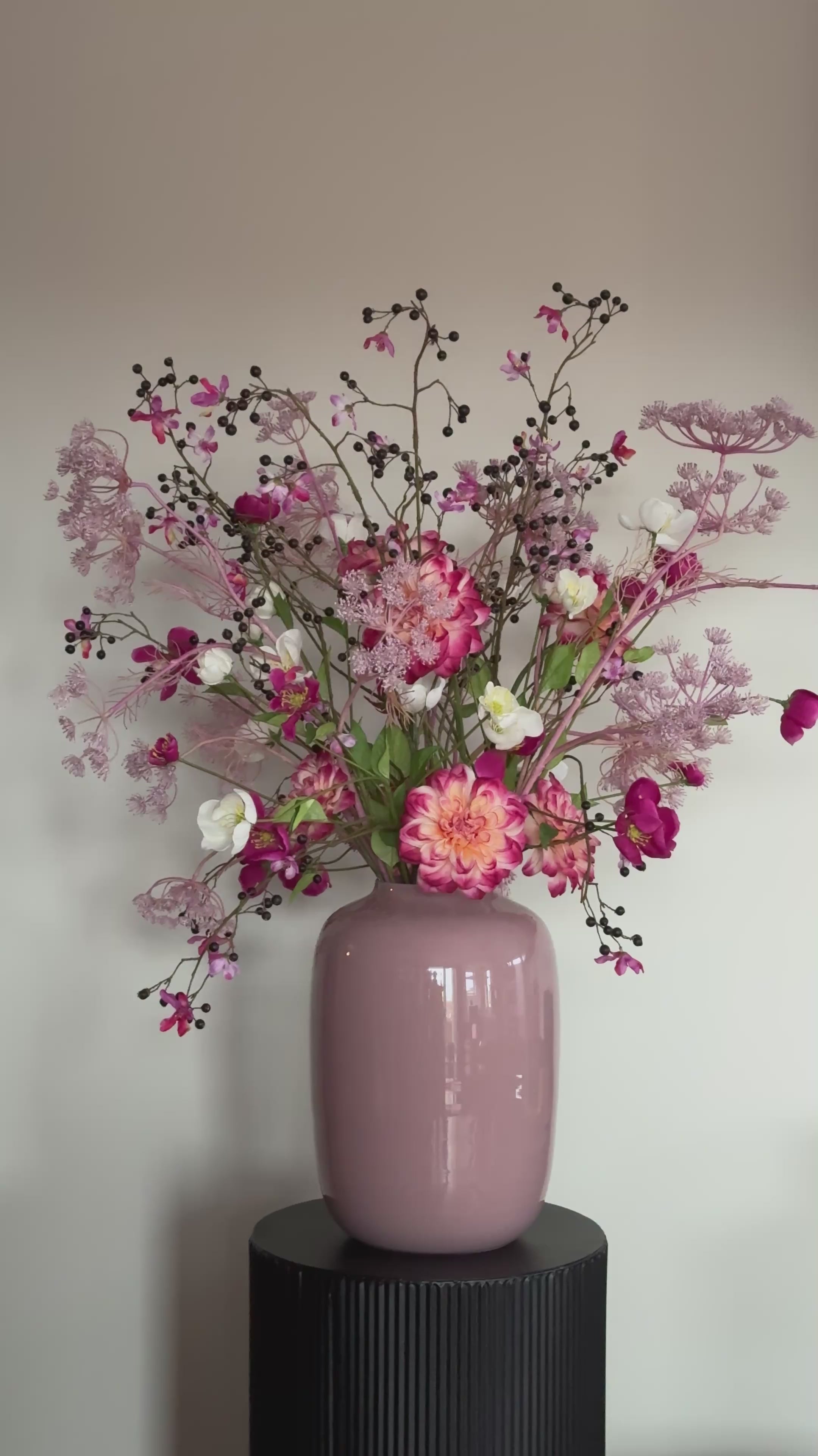 Groot zijden boeket met vaas - statement boeket - roze -