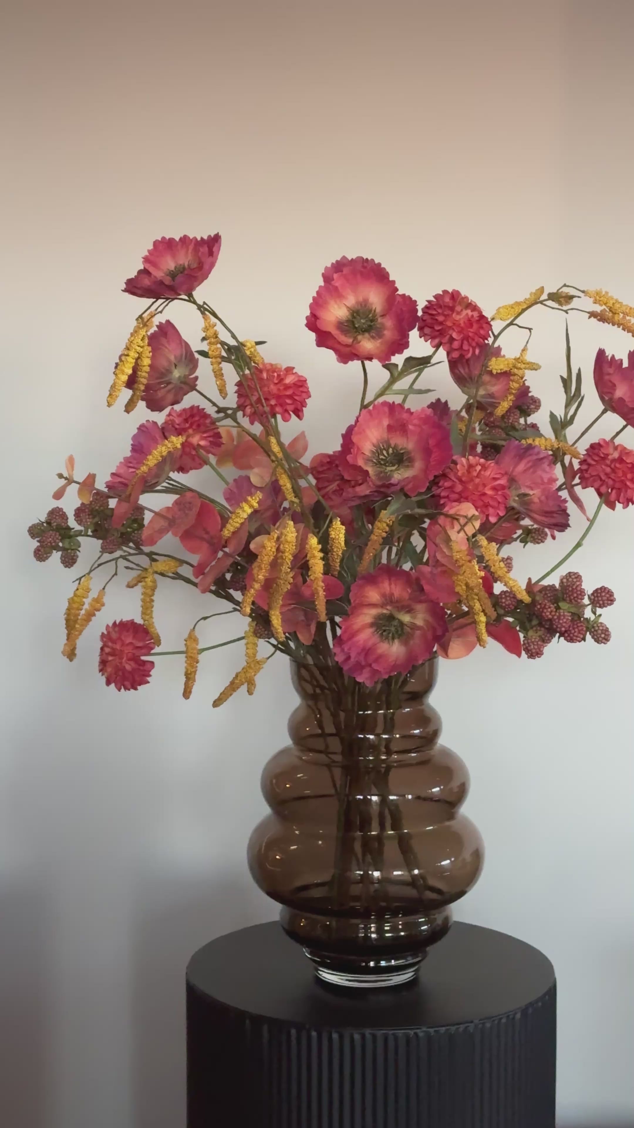 Zijden boeket met vaas - warme bruine tinten