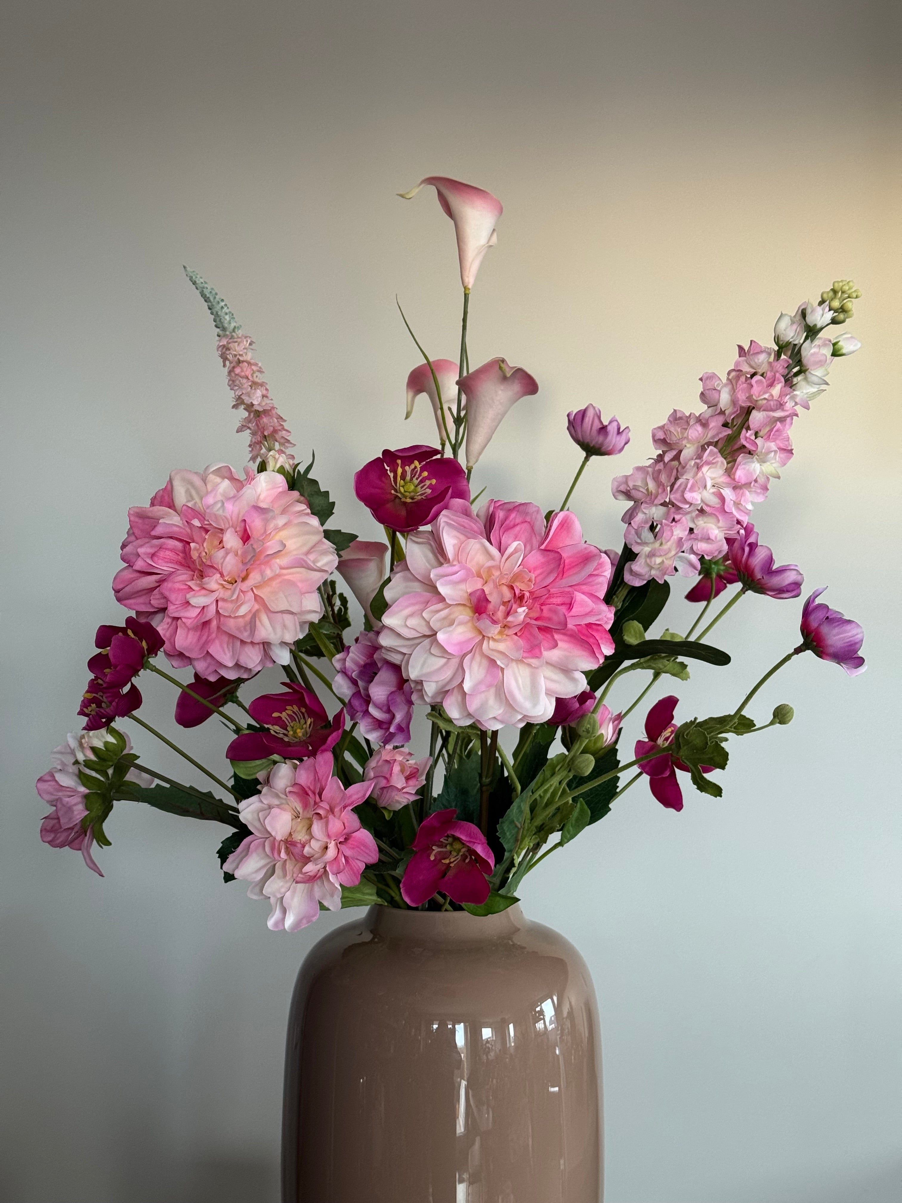 roze boeket hotel chique zijden bloemen close up