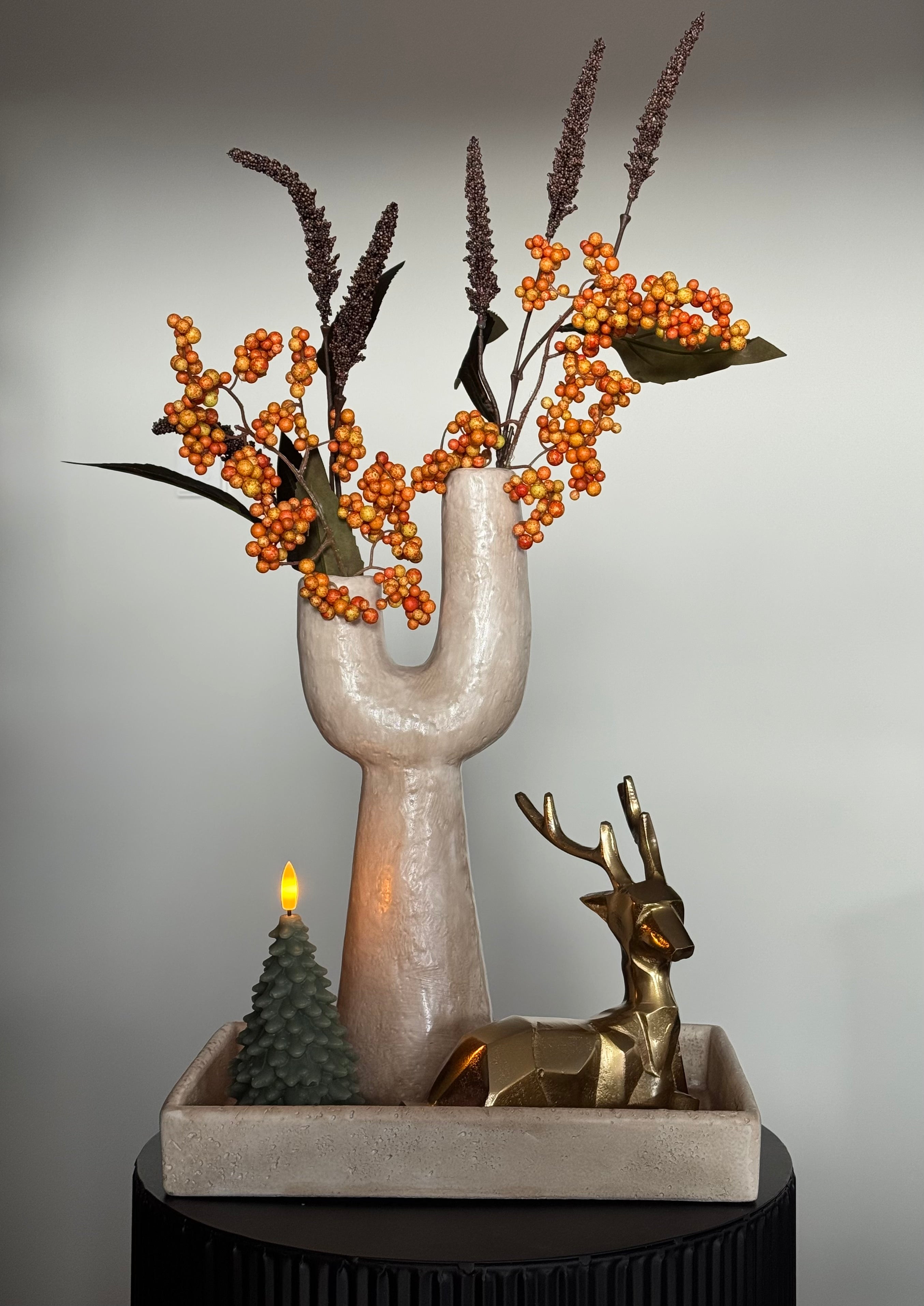 tafel decoratie herfst gouden hert en oranje kunsttakken