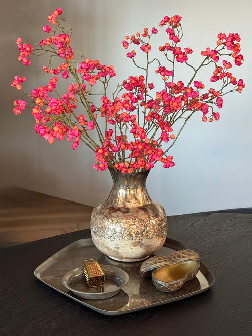 Goud met groene tafeldecoratieset inclusief vaas met prachtige kunsttakken met roze besjes. 