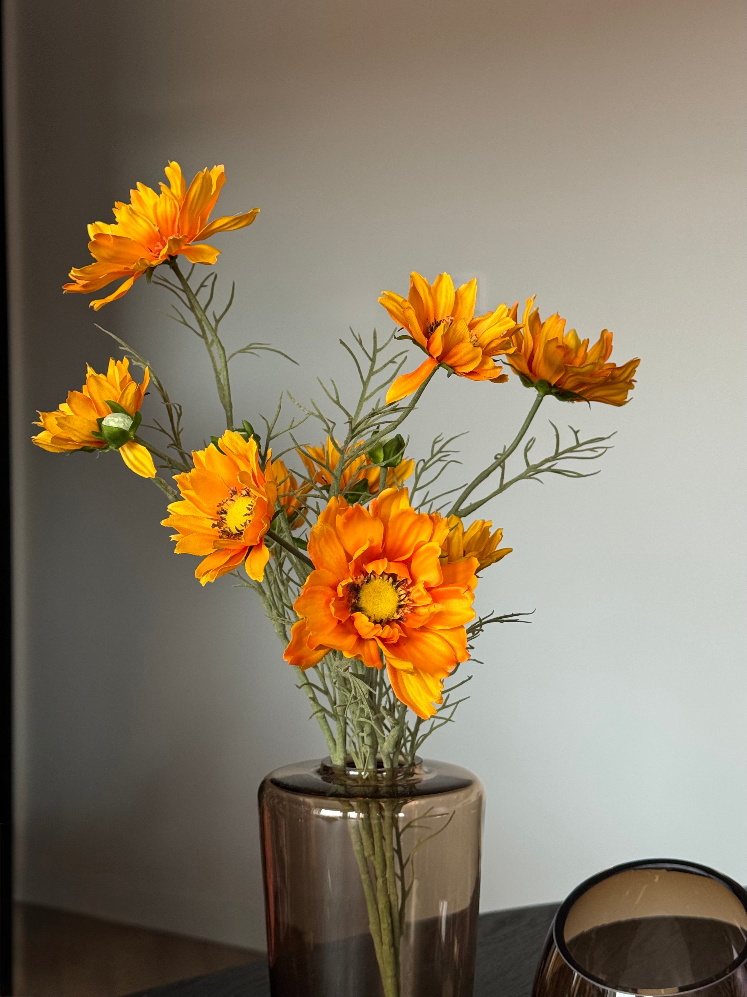 Tafeldecoratie setje in bruin met oranje kunstbloemen