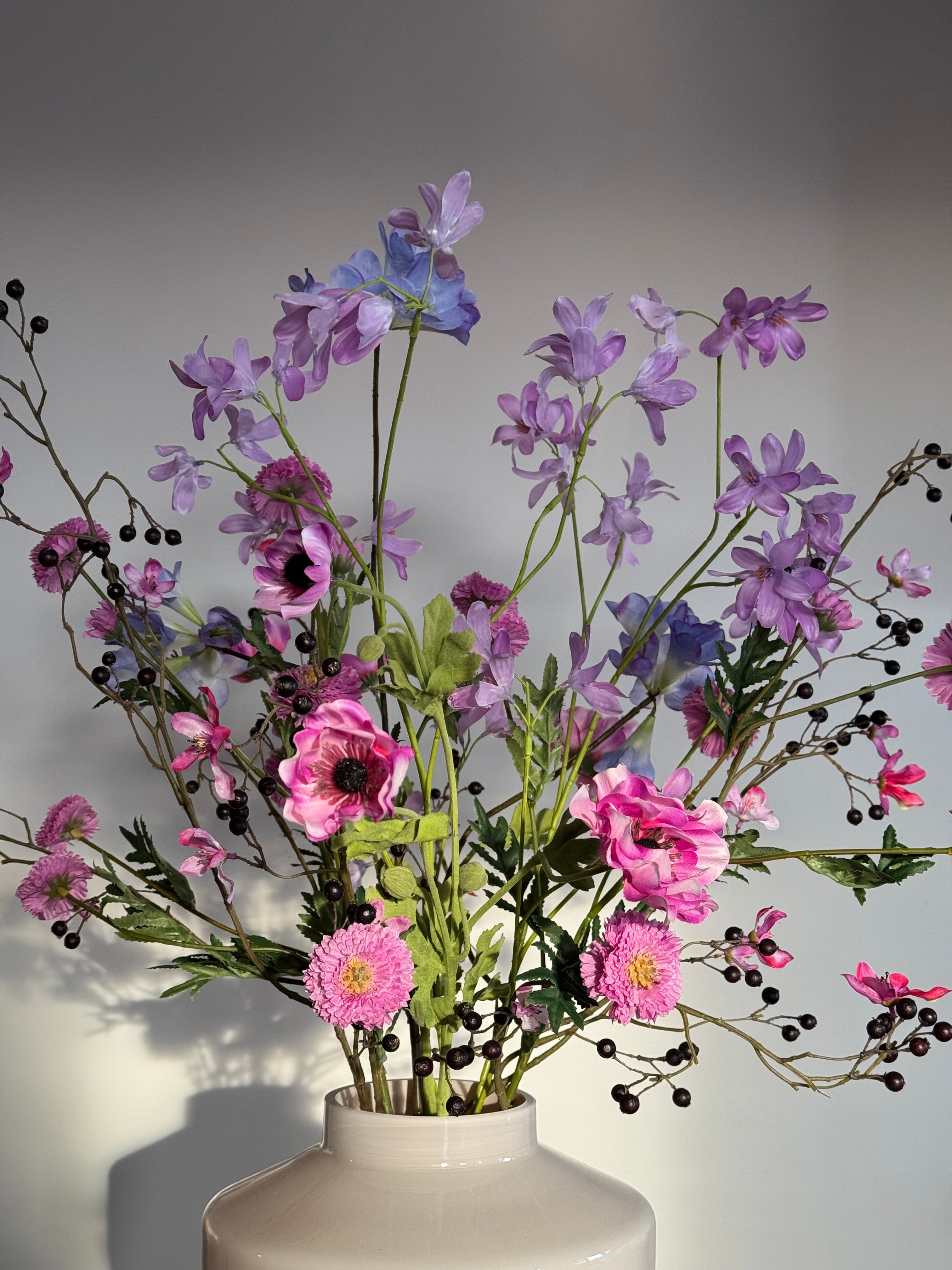 veldboeket zijden bloemen roze paars close up
