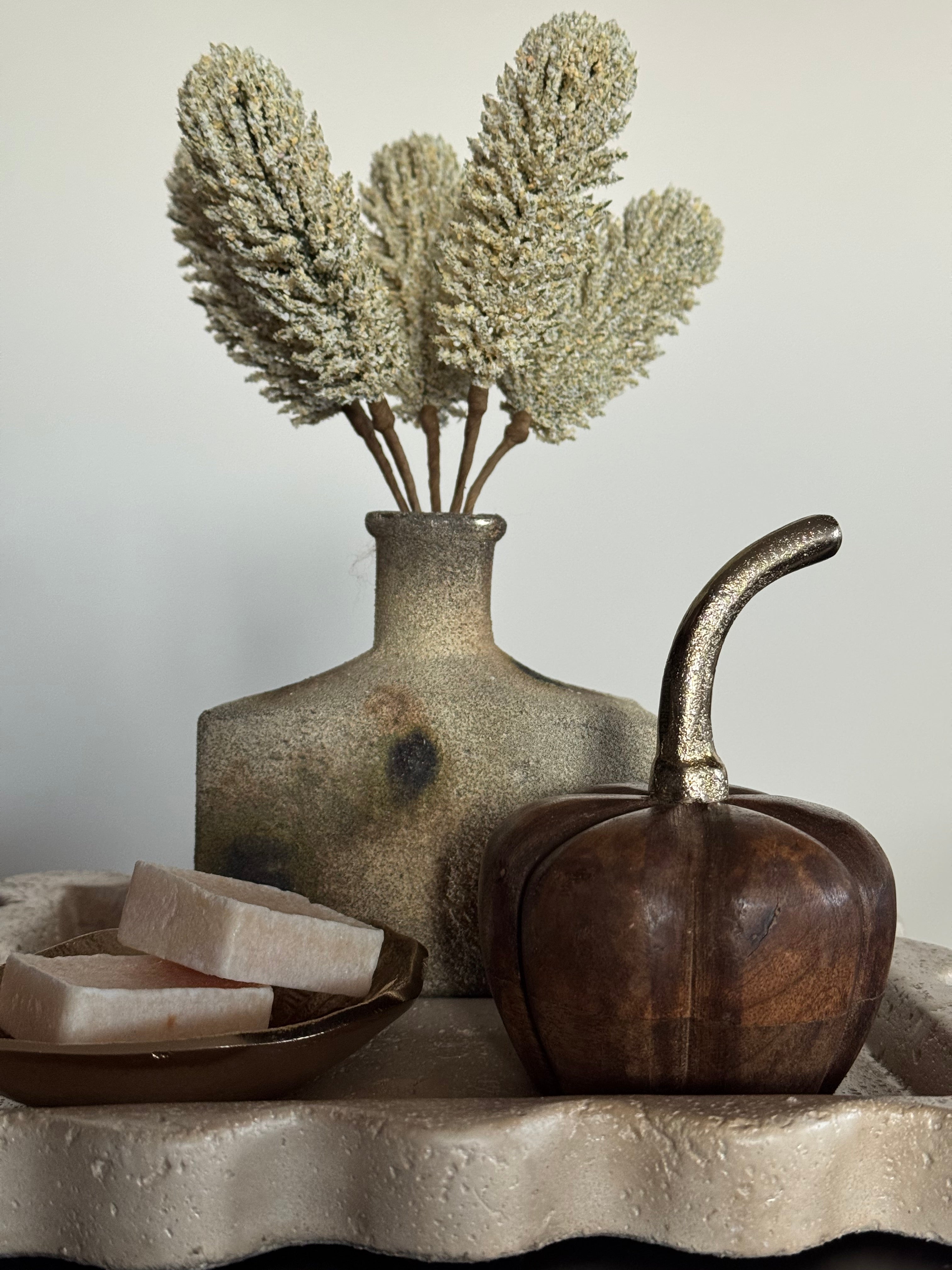 vierkante beige tafelset home decoratie close up