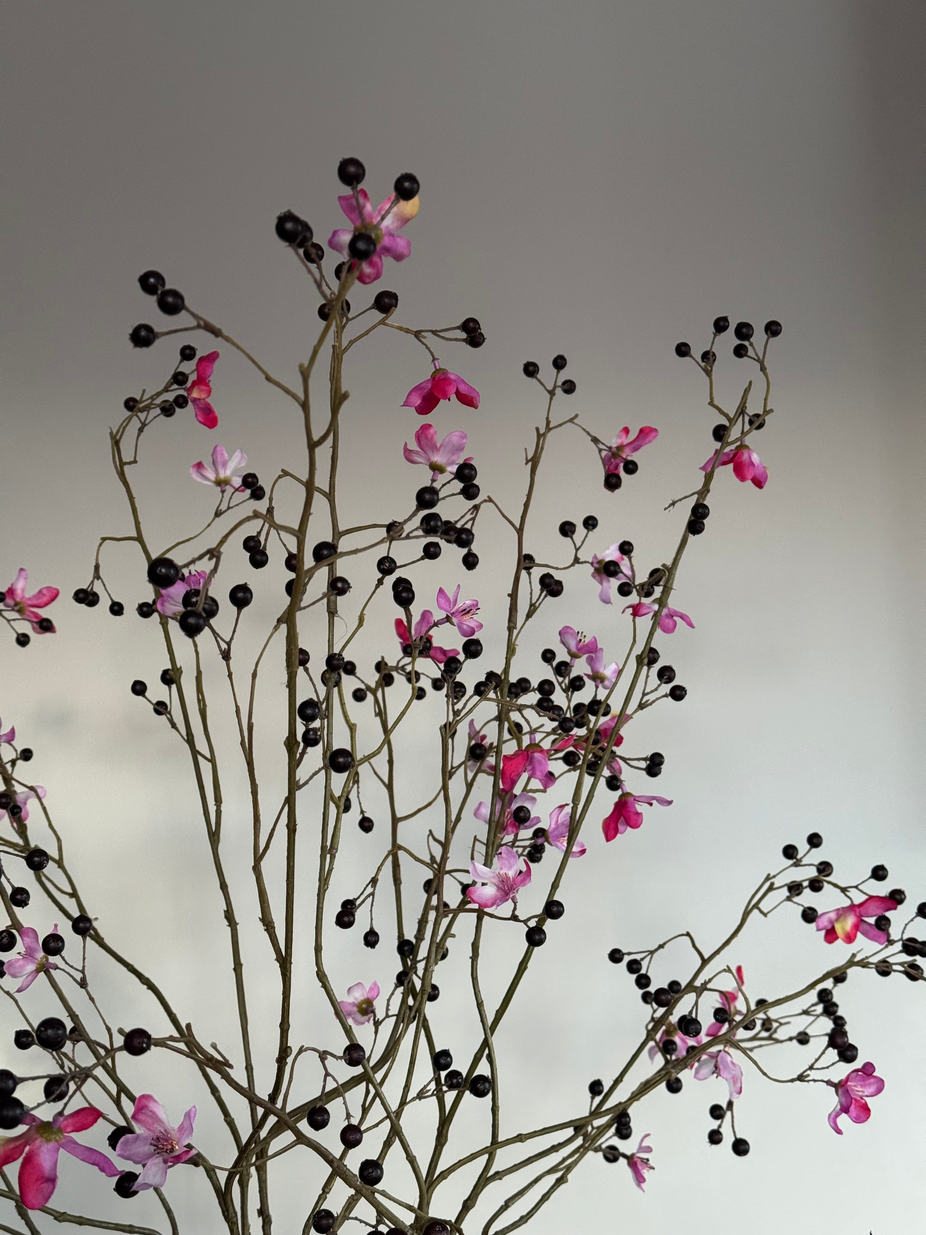 zijden boeket besjestakken silk-ka donker roze close up